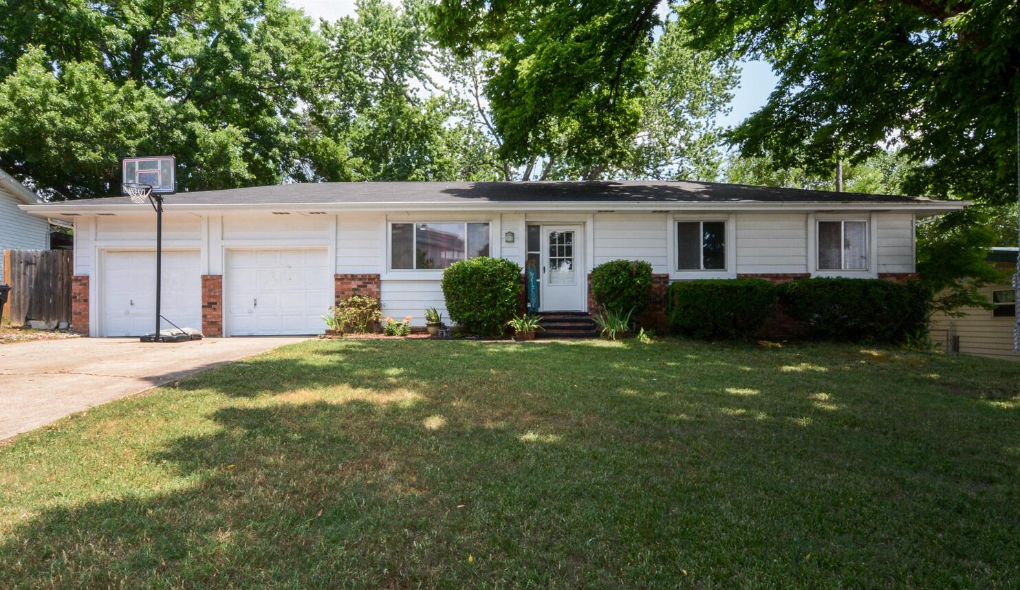1713 Colonial Drive Property Photo 1