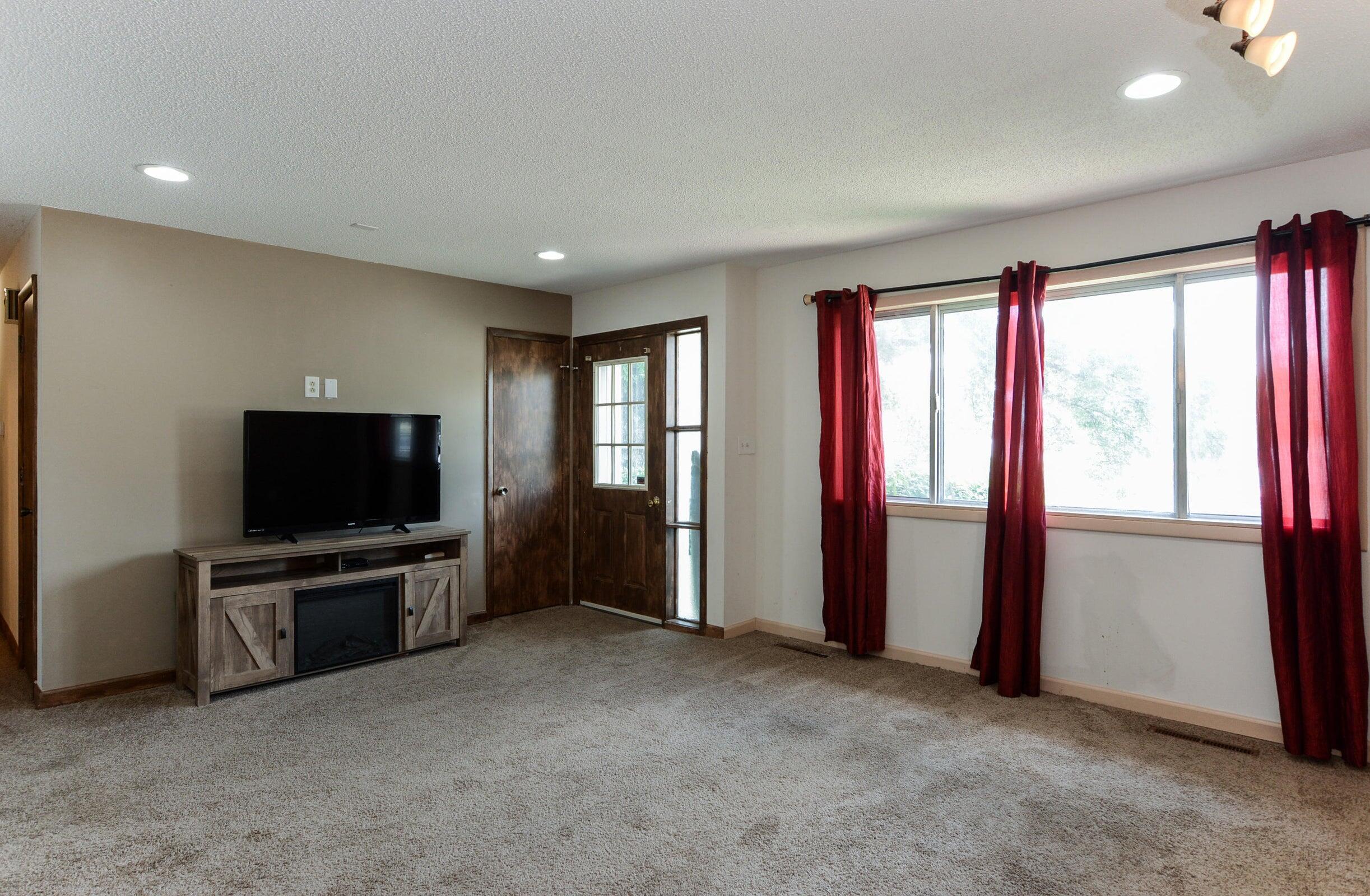 1713 Colonial Drive Property Photo 5