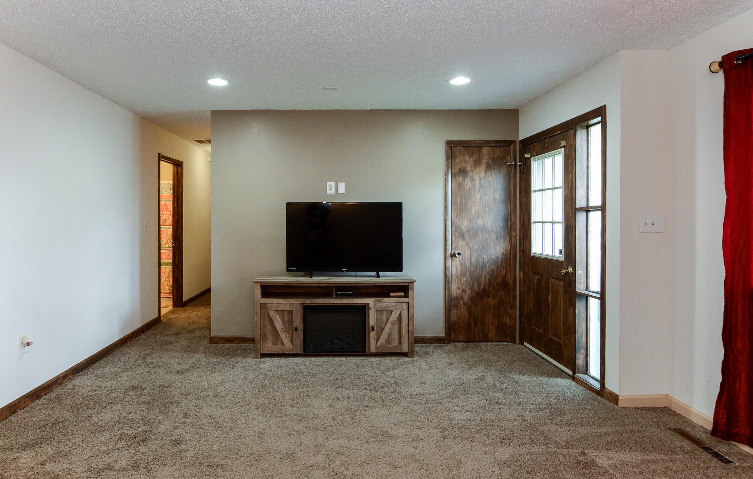 1713 Colonial Drive Property Photo 6