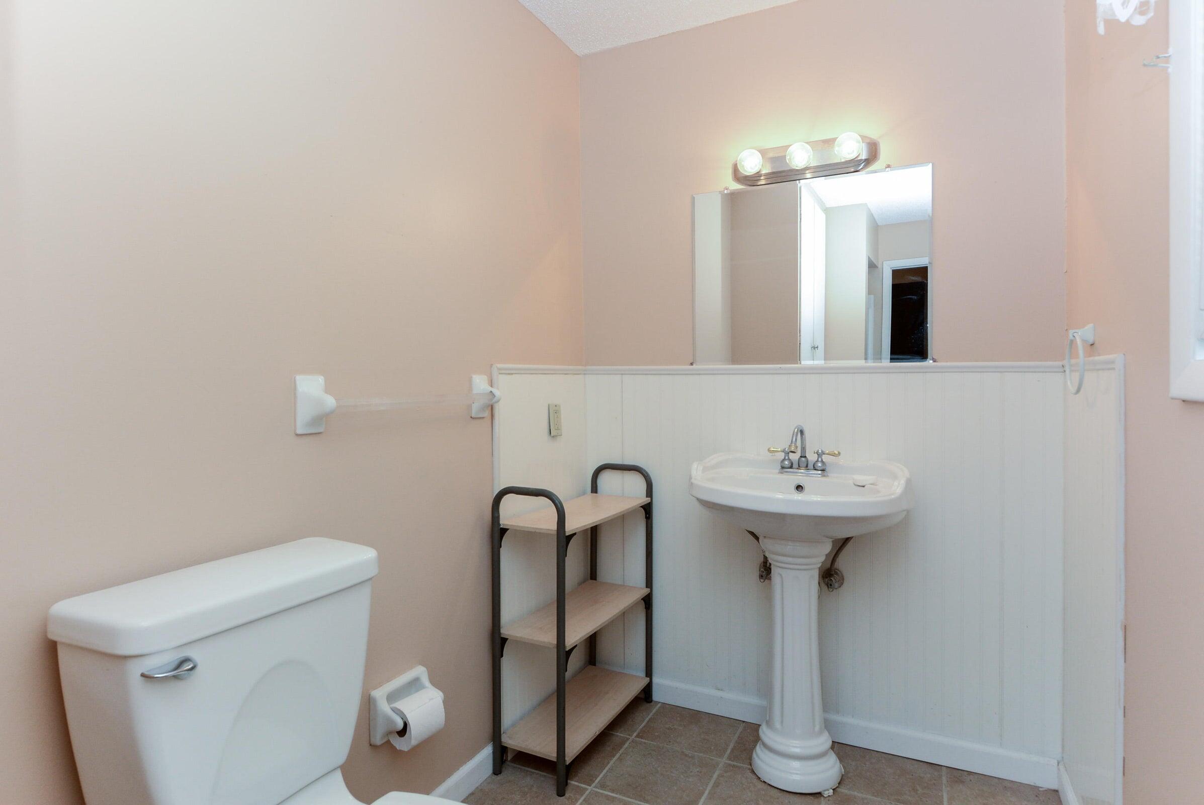 1713 Colonial Drive Property Photo 11