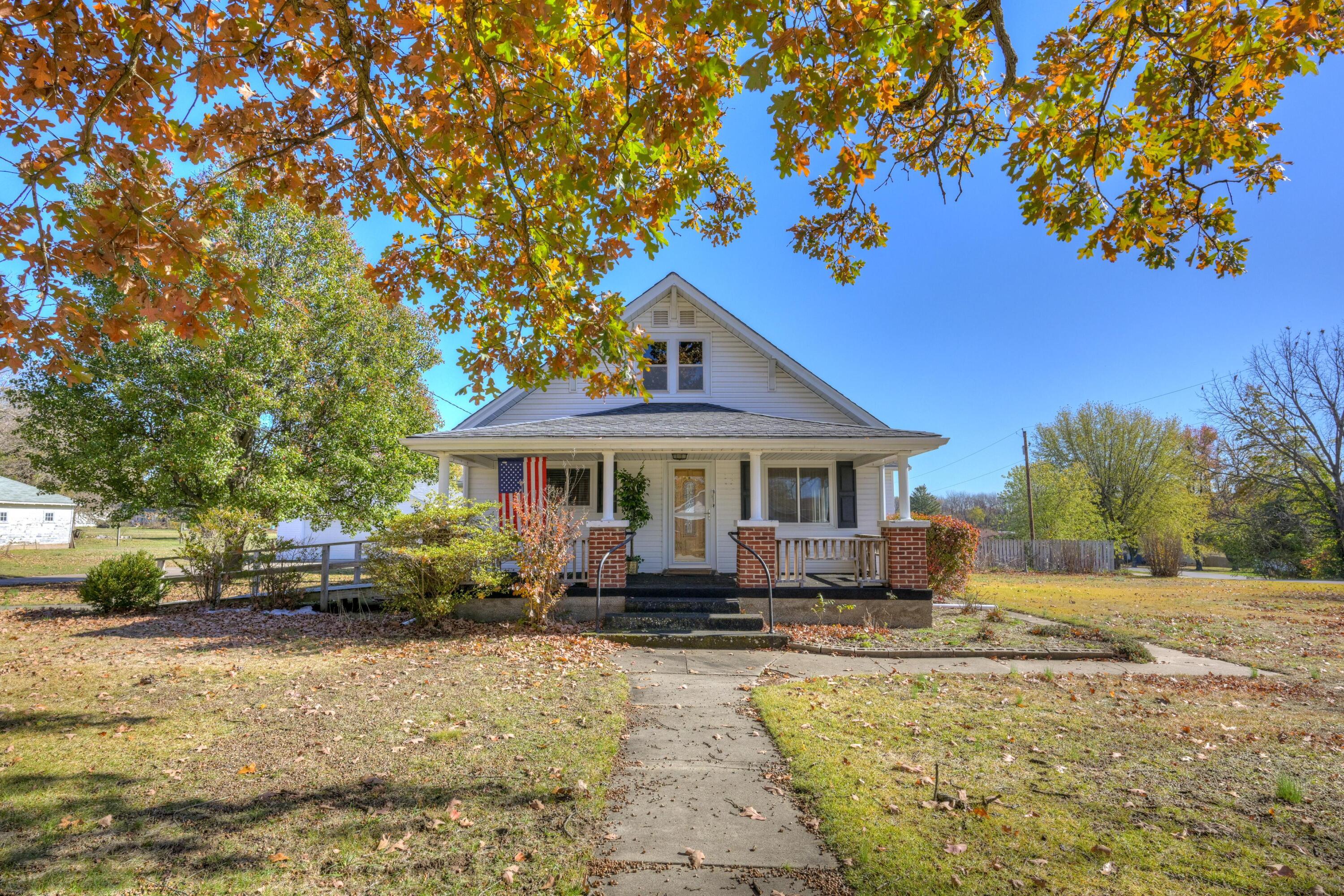 918 North Highway 97 Property Photo