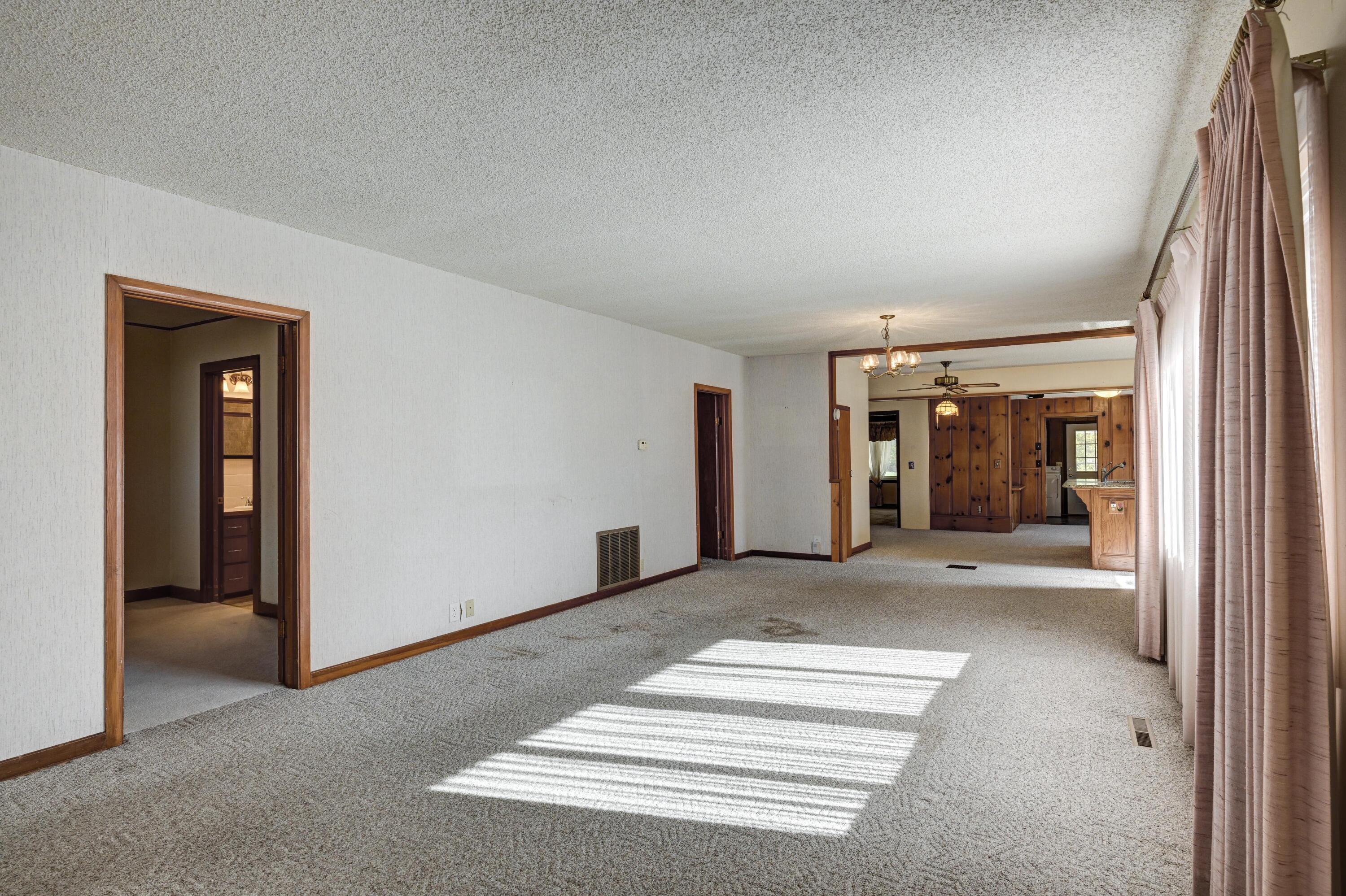 918 North Highway 97 Property Photo 9