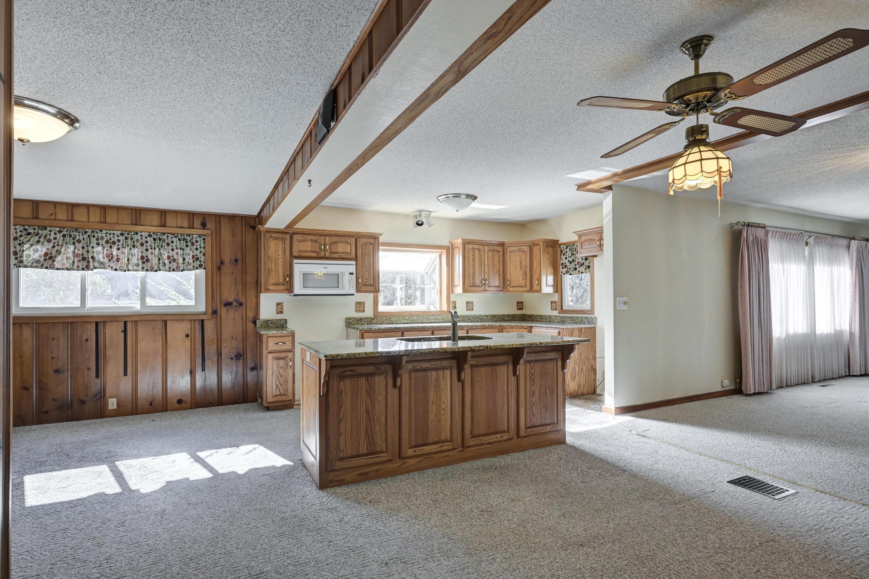 918 North Highway 97 Property Photo 11