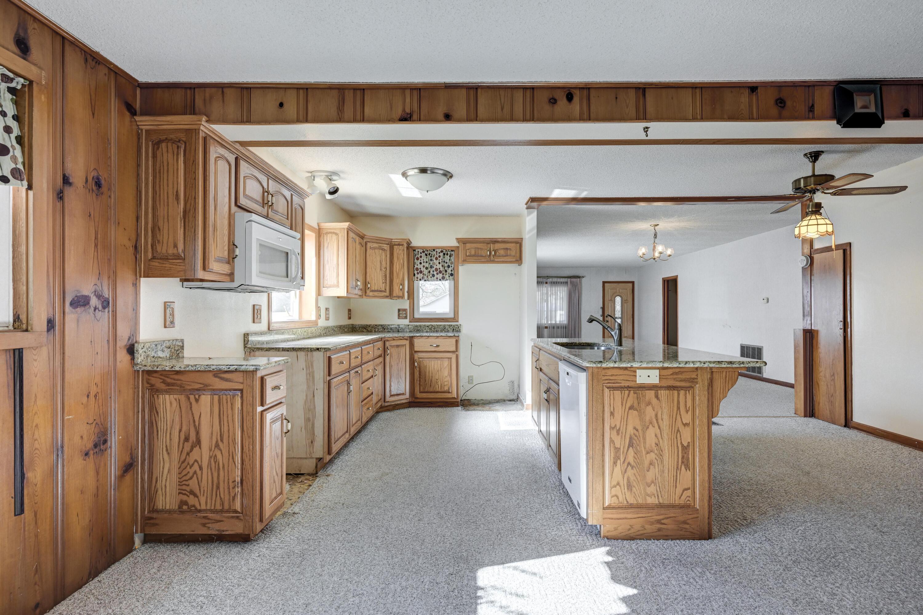 918 North Highway 97 Property Photo 12