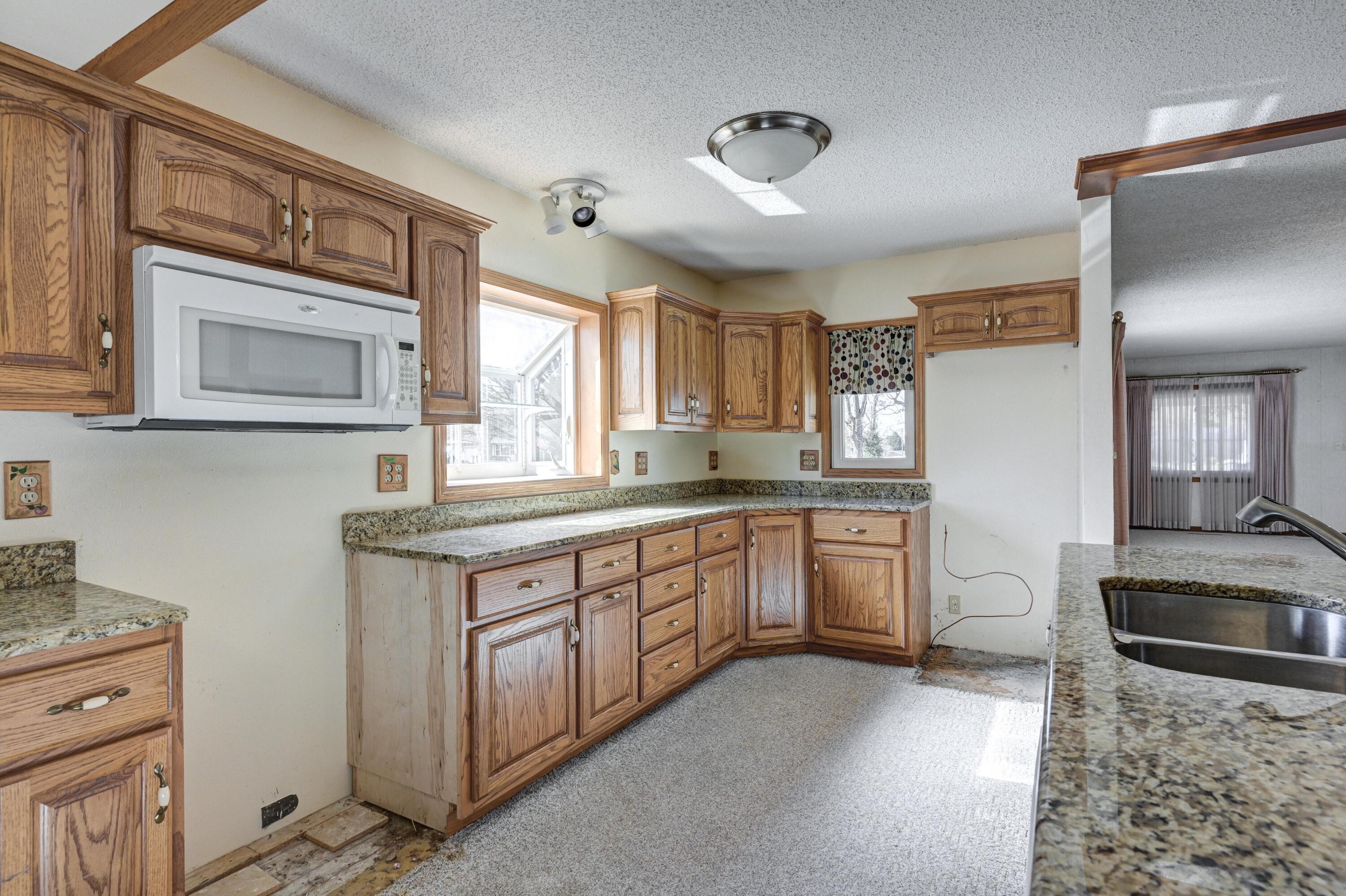 918 North Highway 97 Property Photo 15