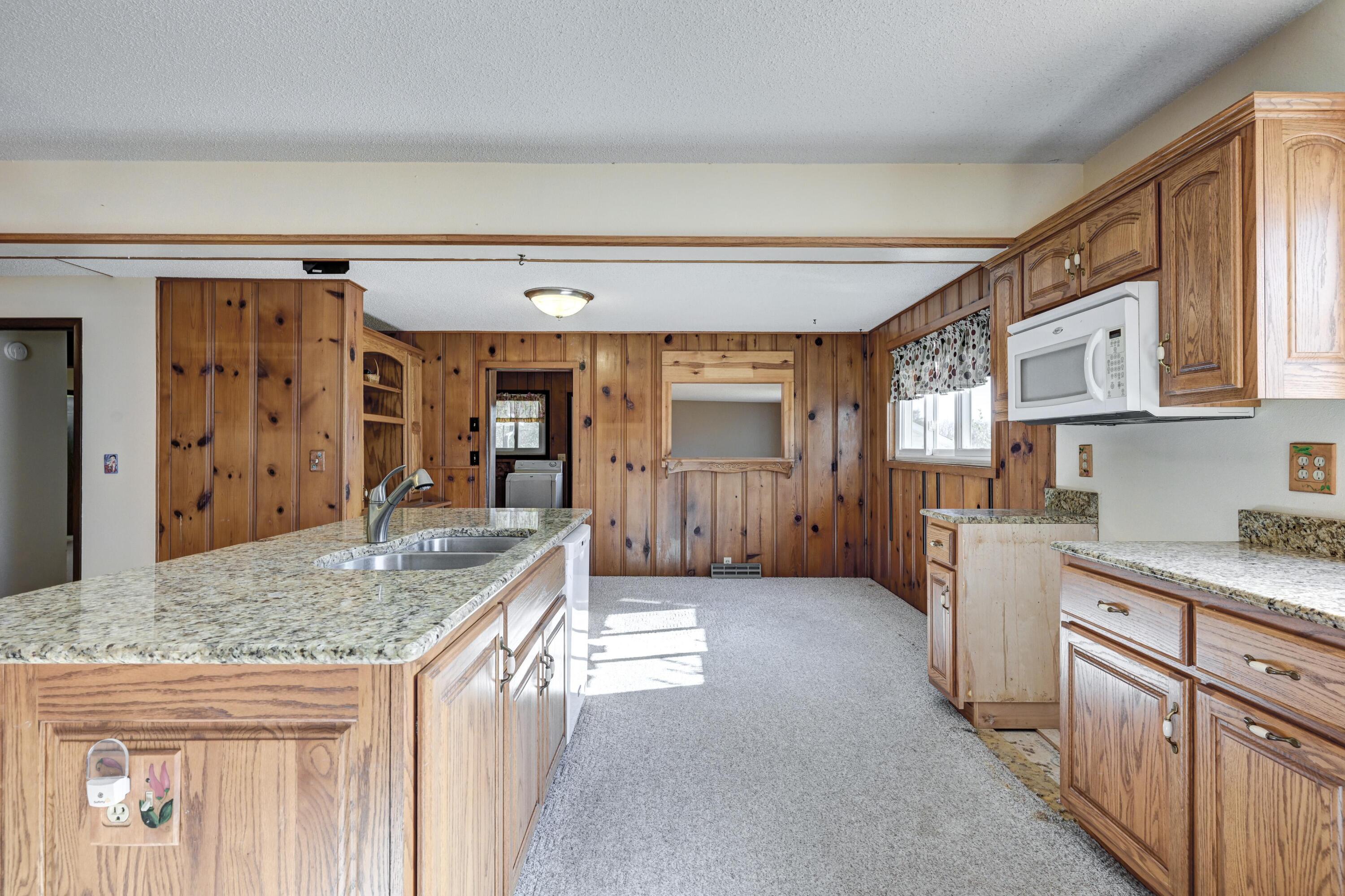 918 North Highway 97 Property Photo 16