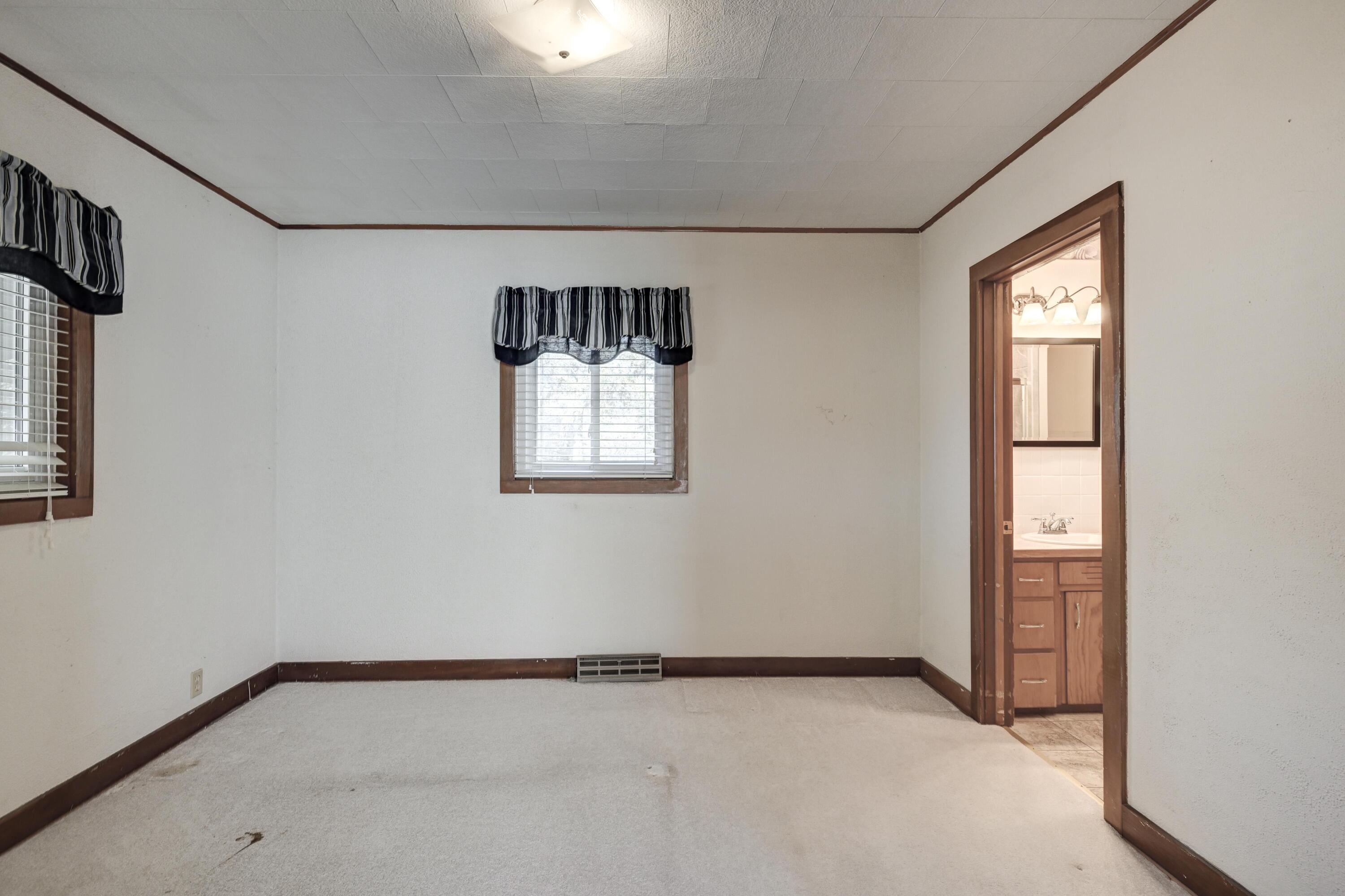 918 North Highway 97 Property Photo 18