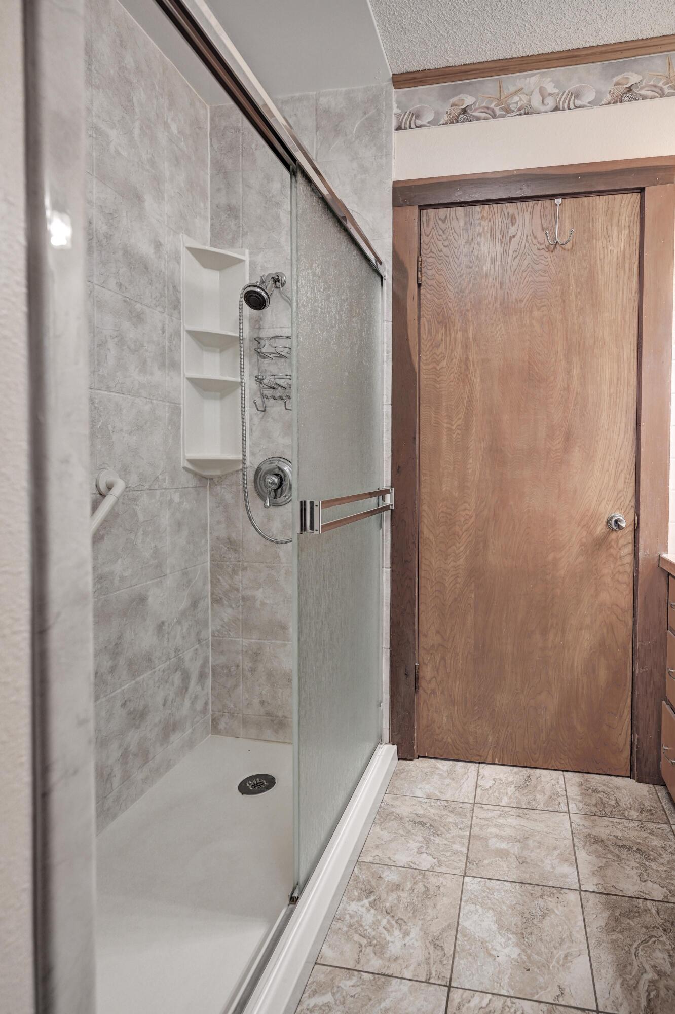 918 North Highway 97 Property Photo 24