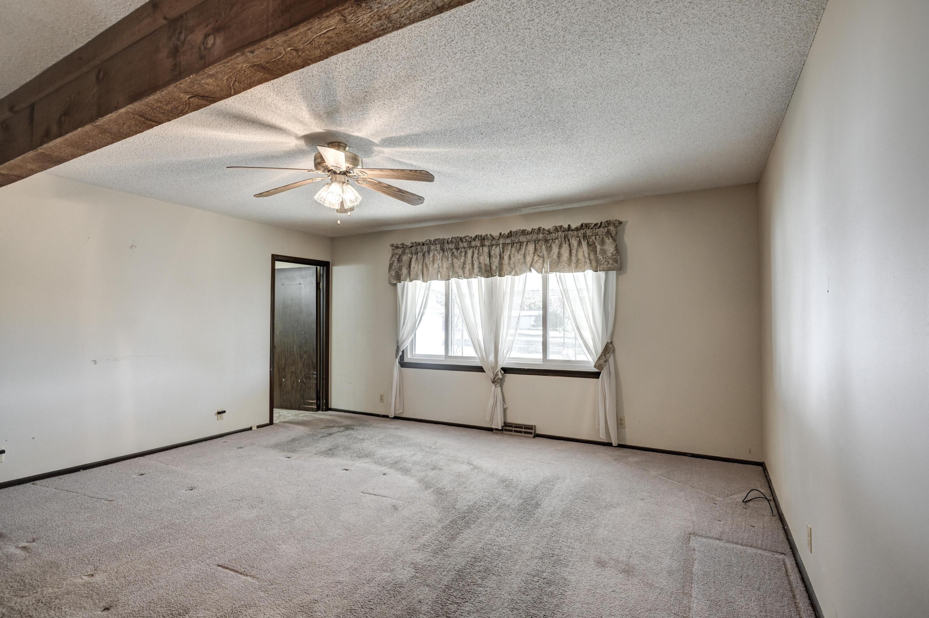 918 North Highway 97 Property Photo 30