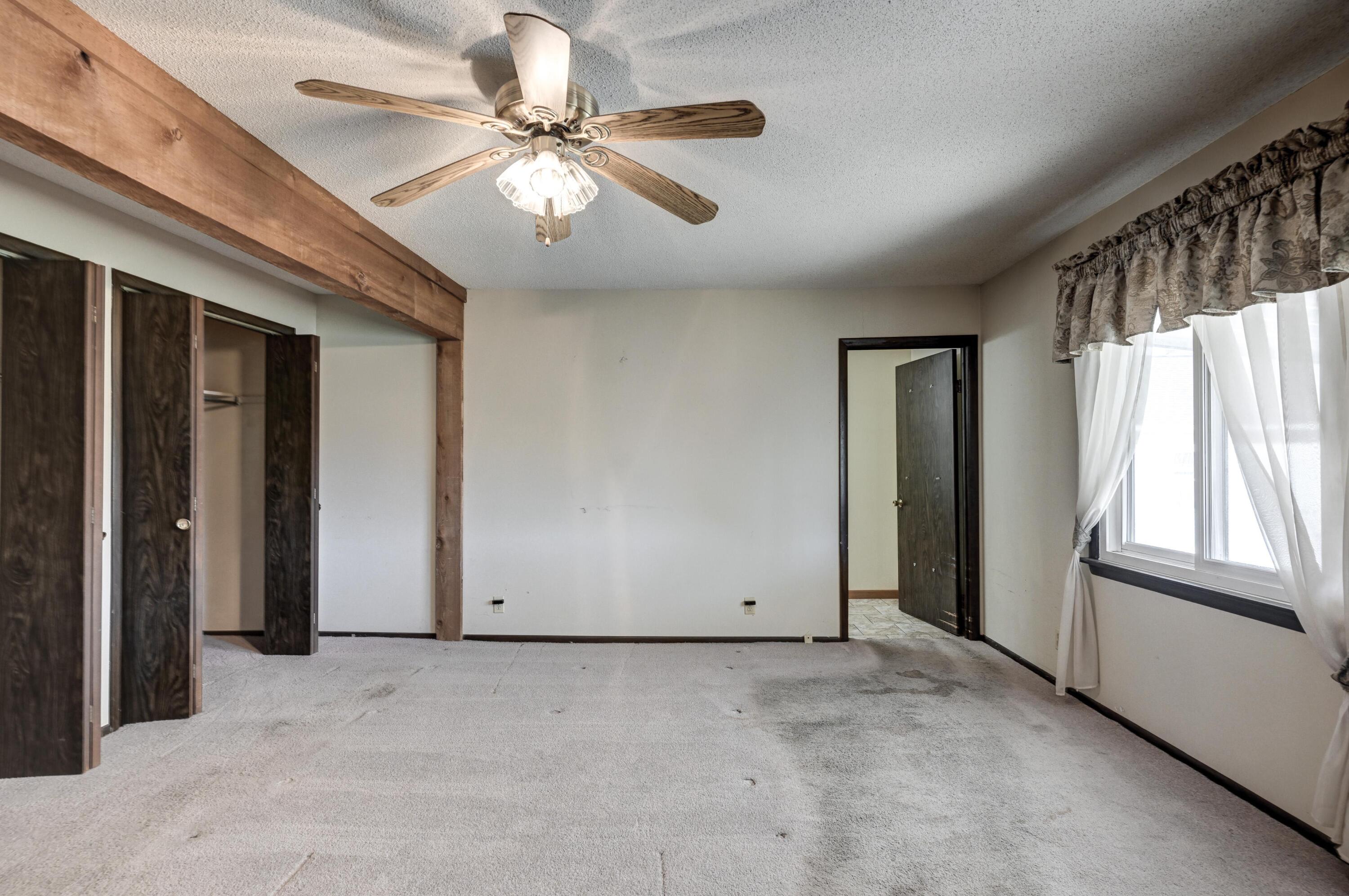 918 North Highway 97 Property Photo 32