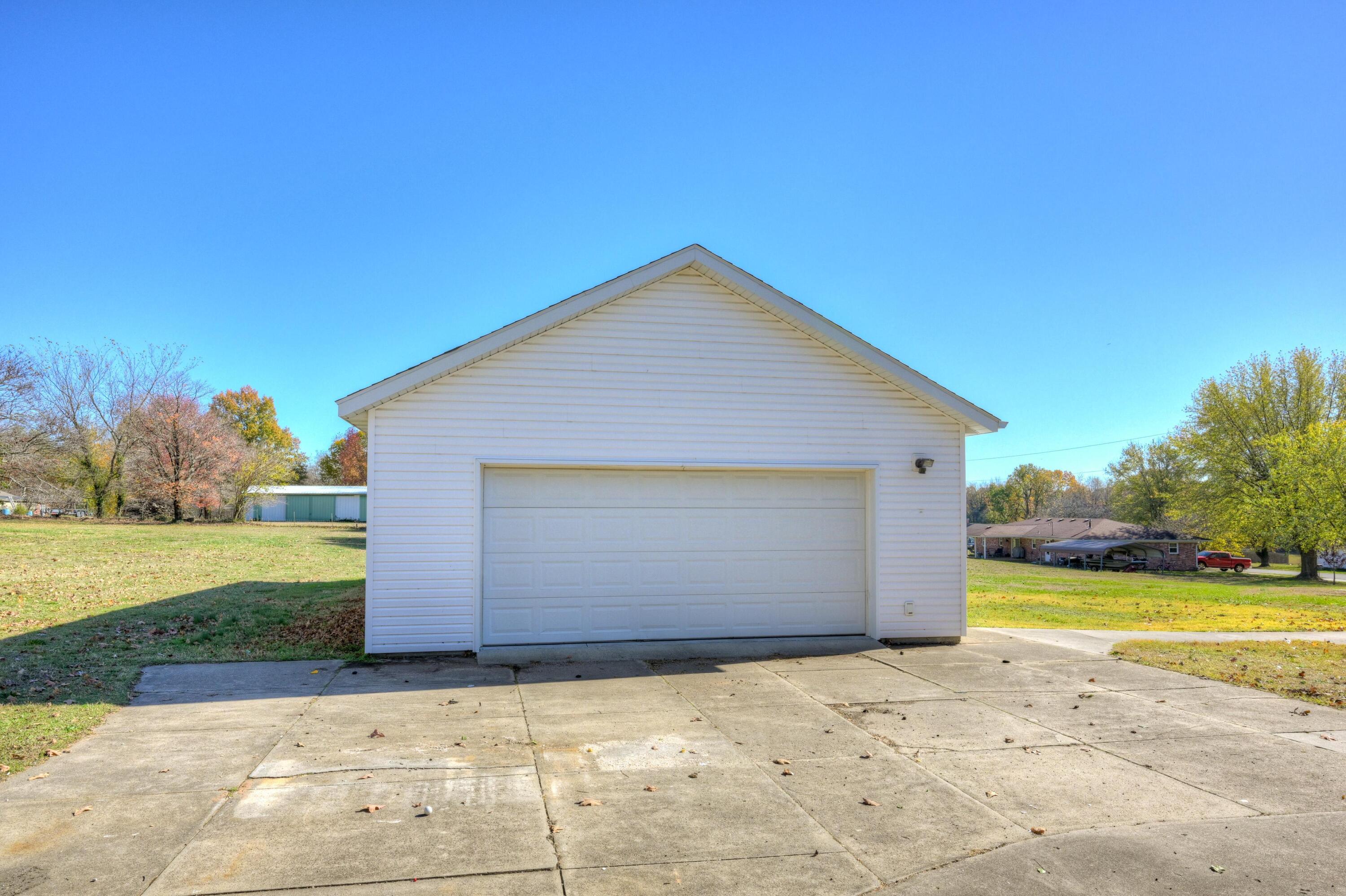 918 North Highway 97 Property Photo 47