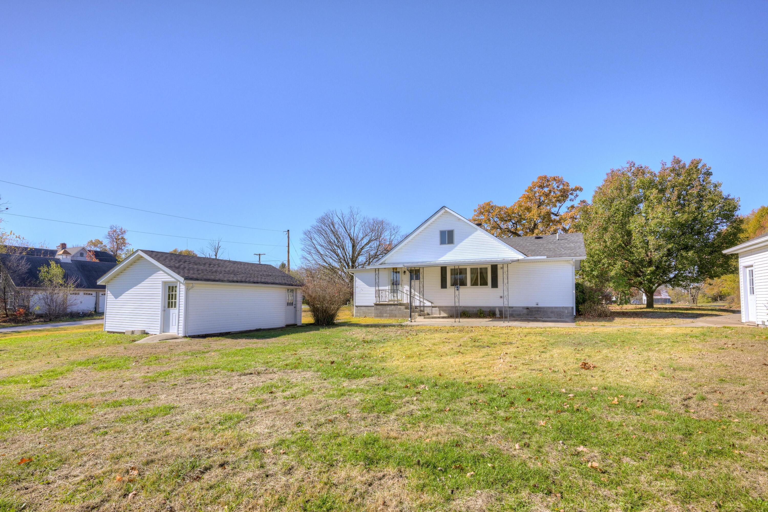 918 North Highway 97 Property Photo 49
