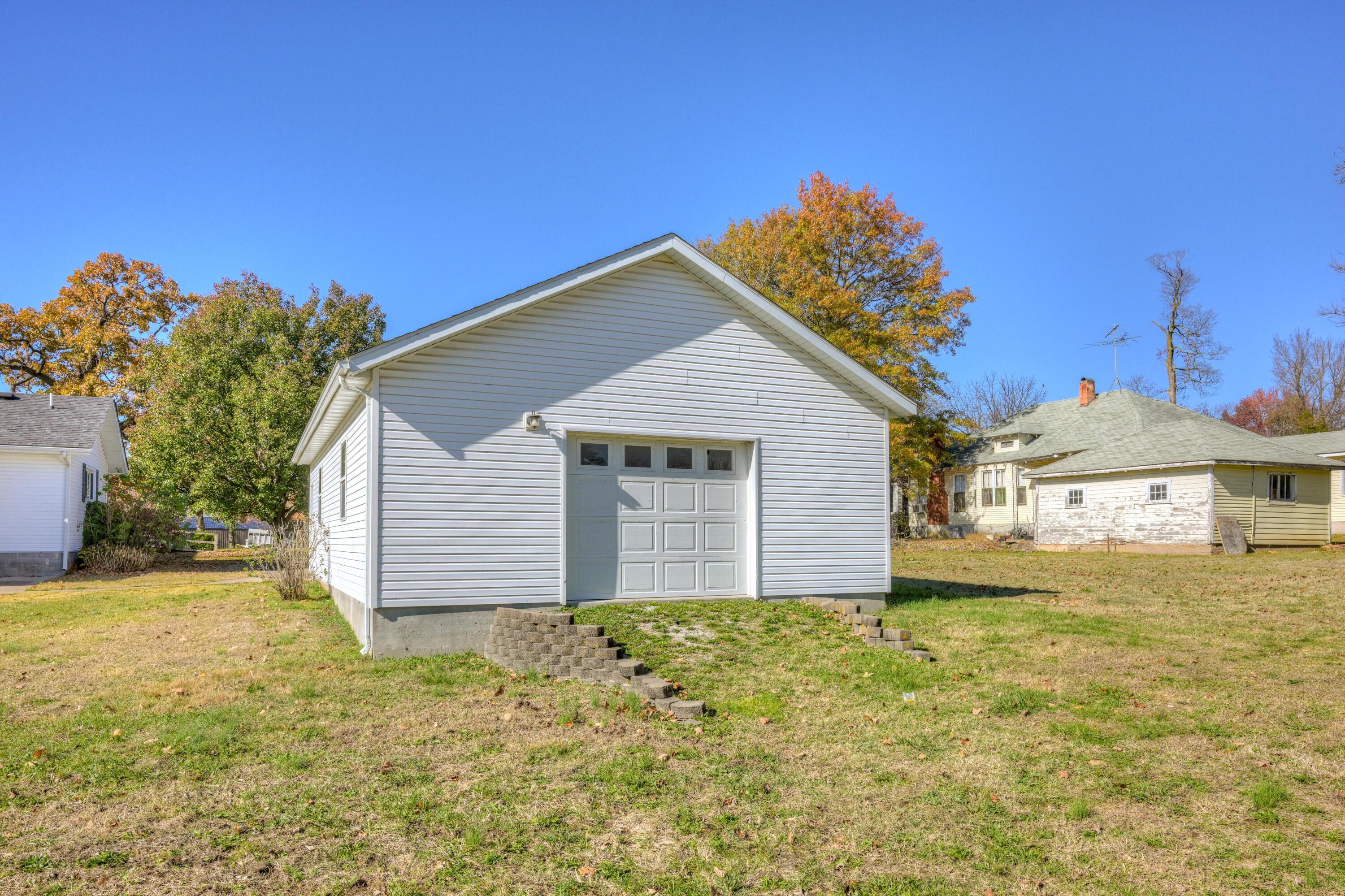918 North Highway 97 Property Photo 50