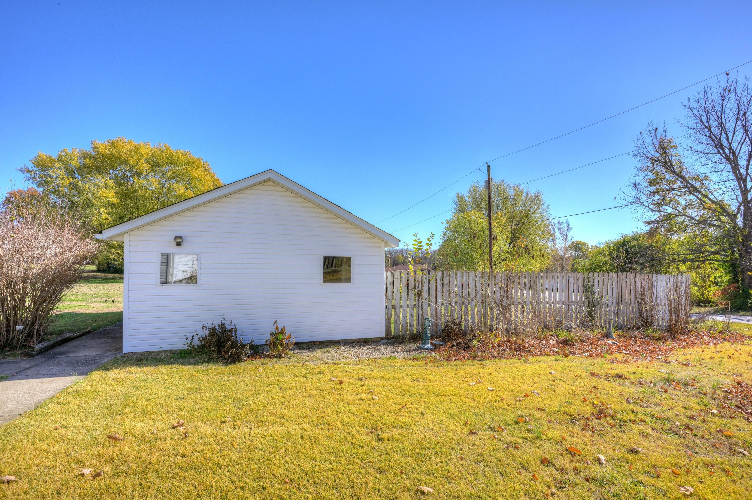 918 North Highway 97 Property Photo 51