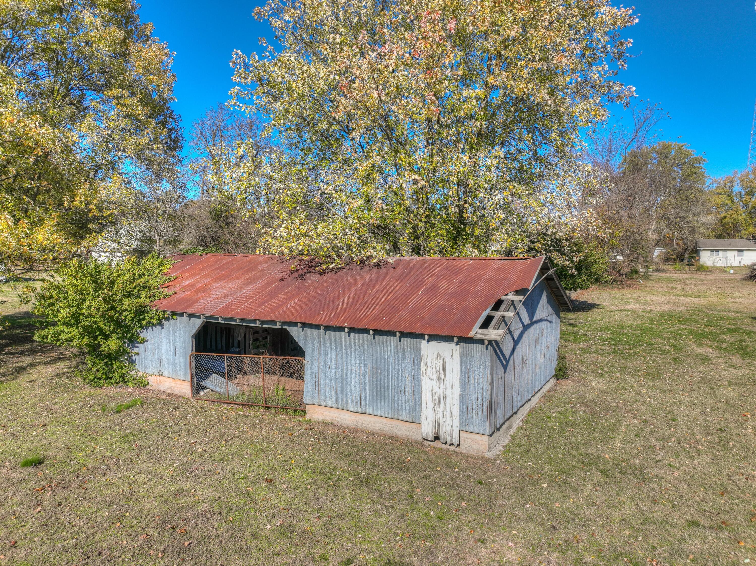 918 North Highway 97 Property Photo 58