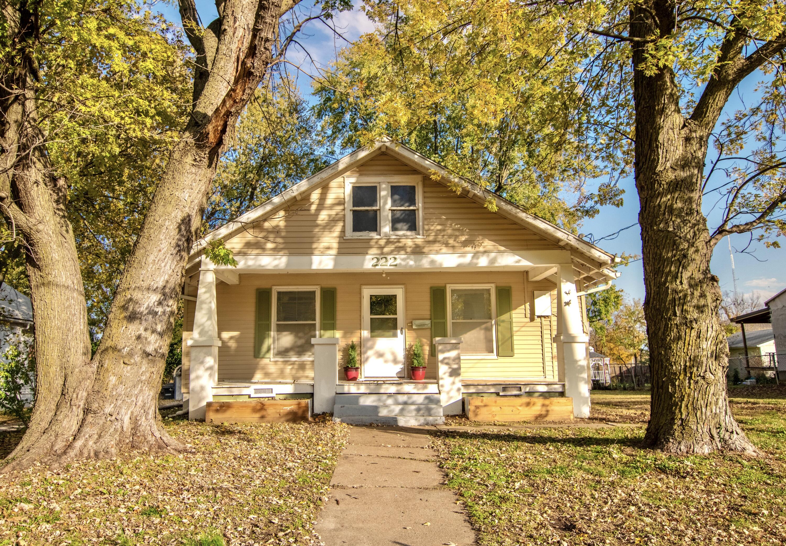 222 North Elm Street Property Photo