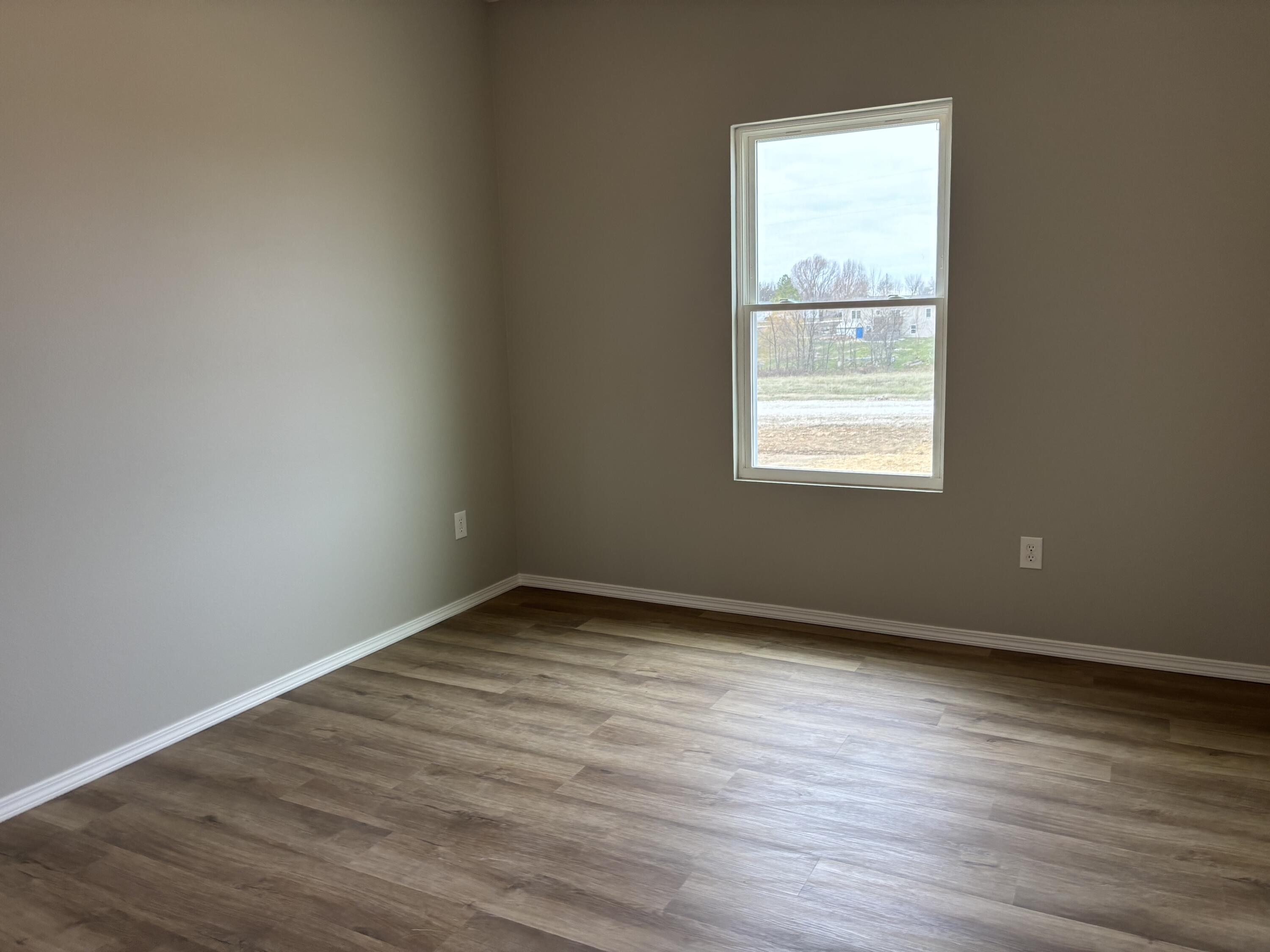 5487 South 250th Property Photo 11