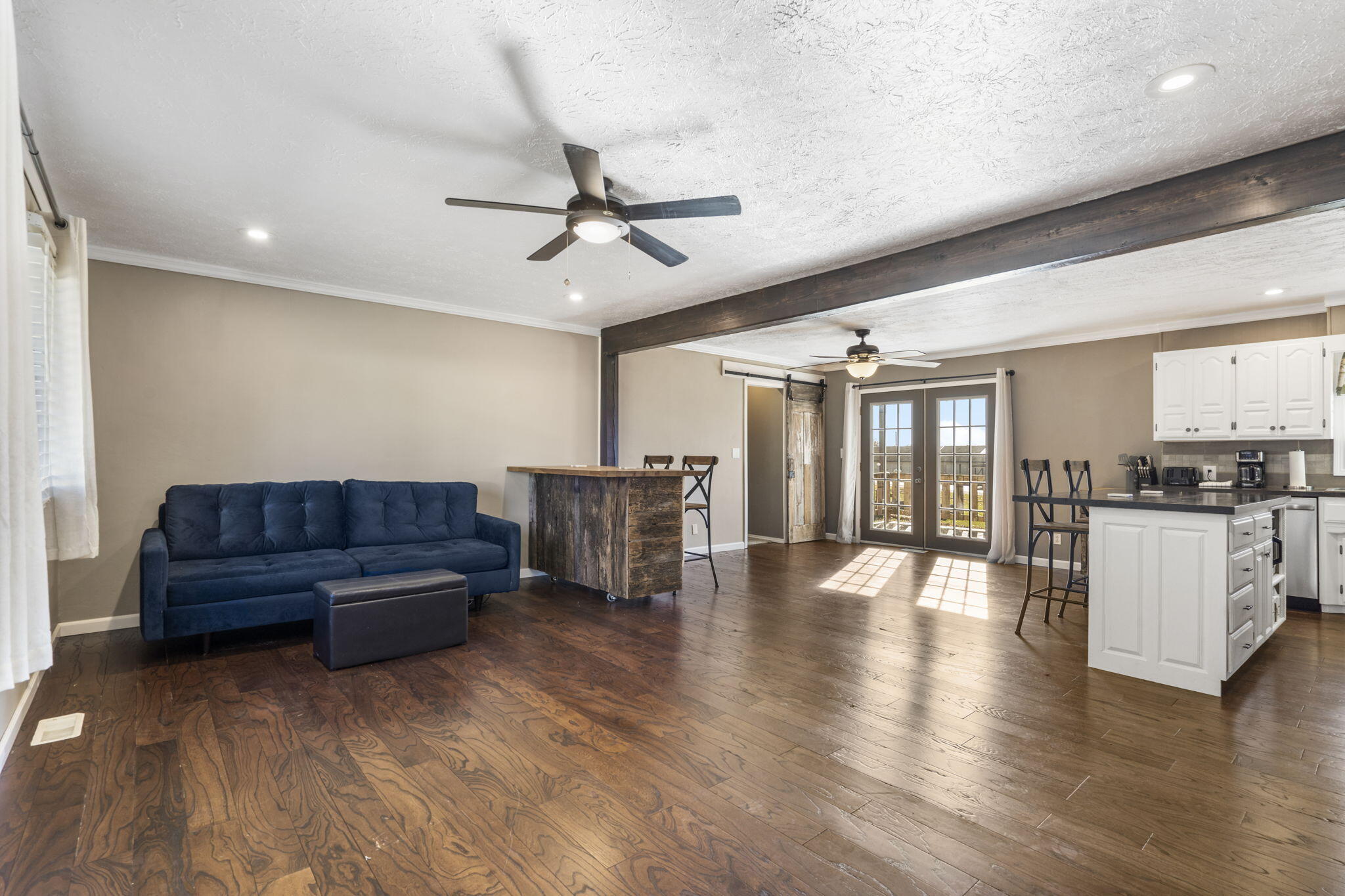 206 East Franklin Street Property Photo 4