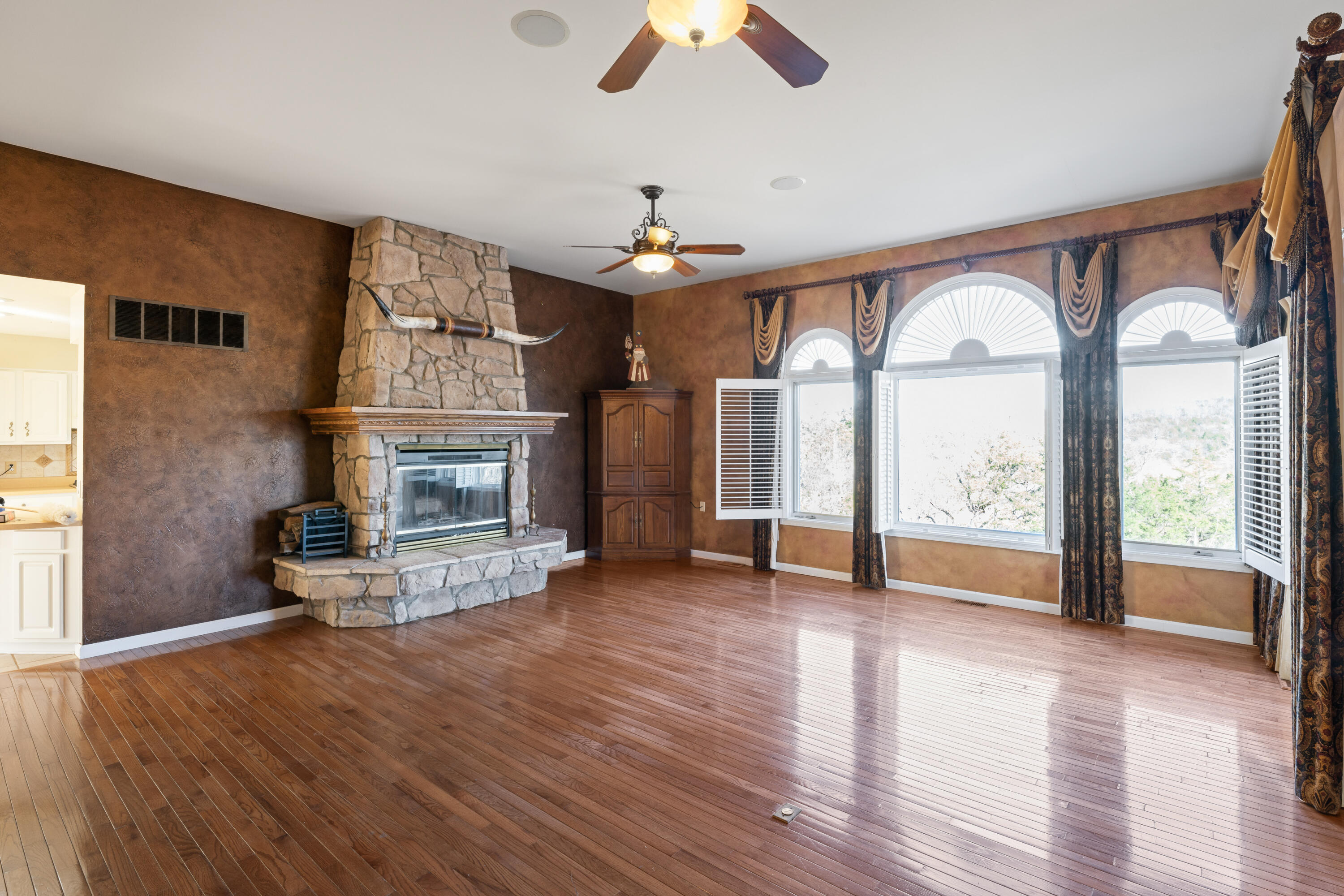 710 Wallen Bluff Drive Property Photo 6