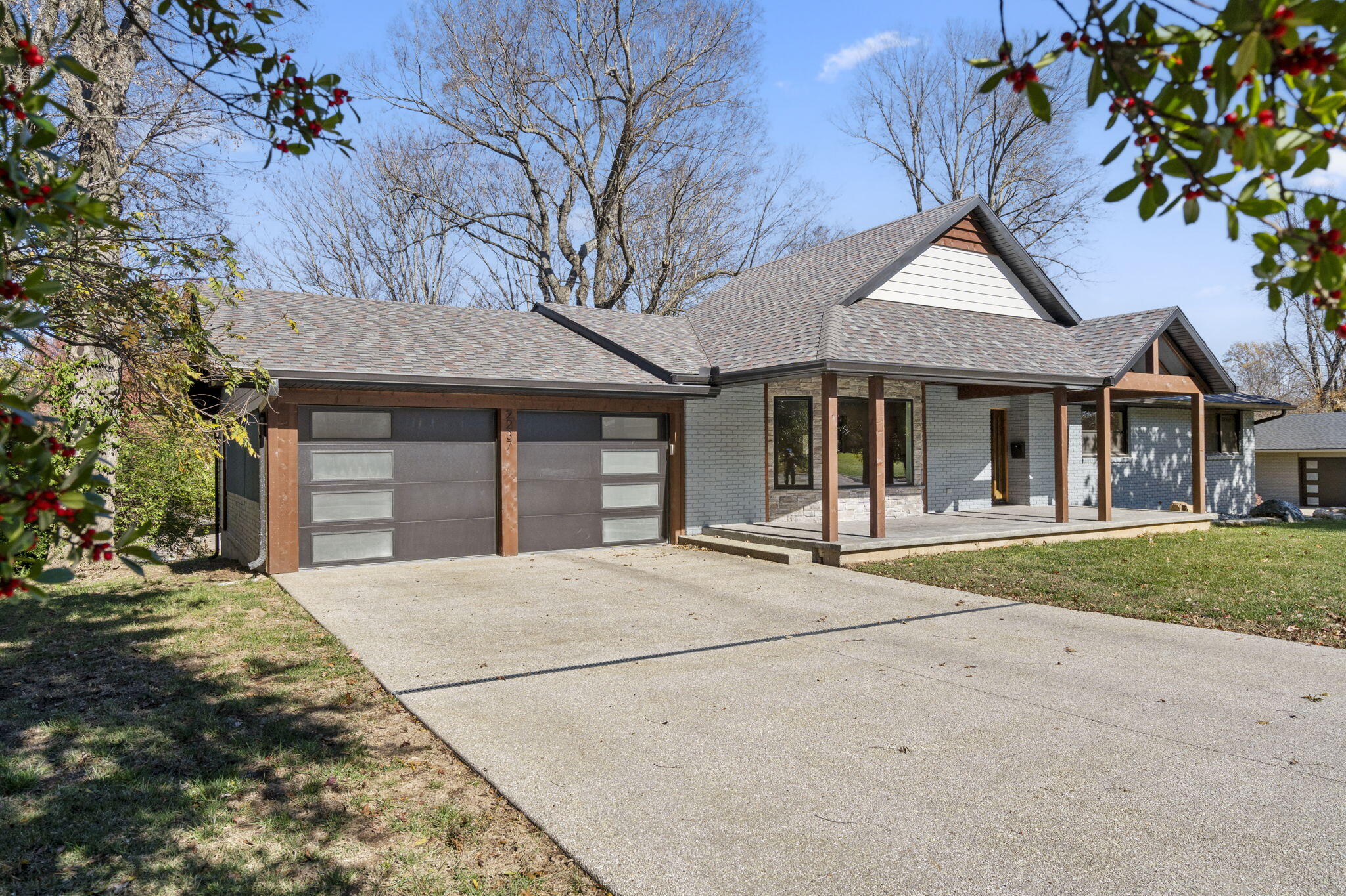 2237 East Edgewood Street Property Photo 4