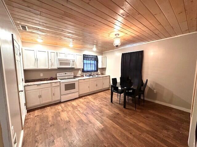 7922 Old Alton Road Property Photo 6