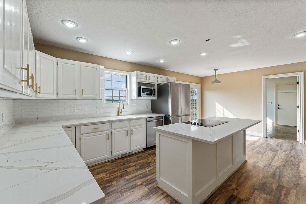 188 Lonestar Road Property Photo 25