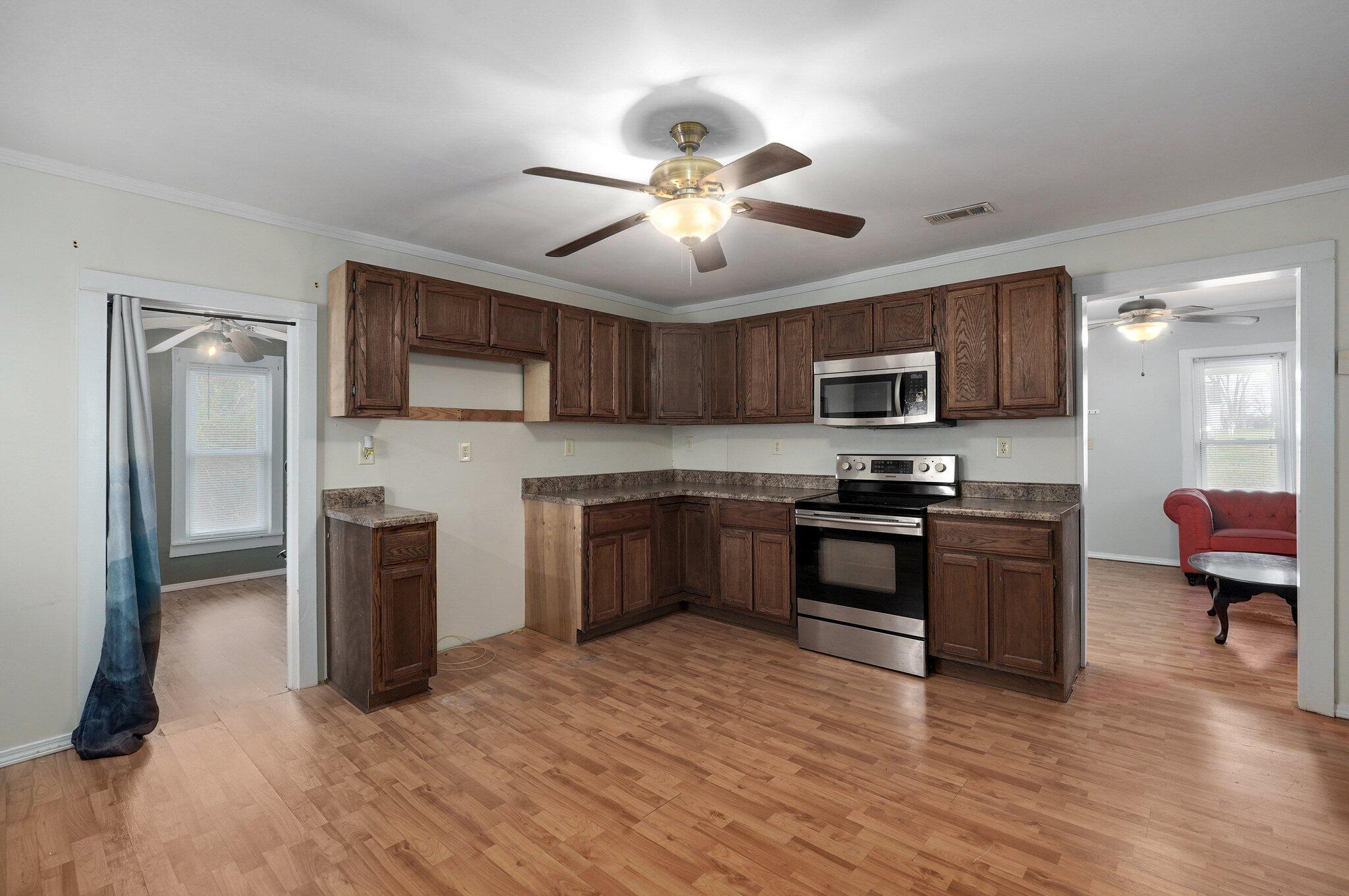 527 East South Street Property Photo 2