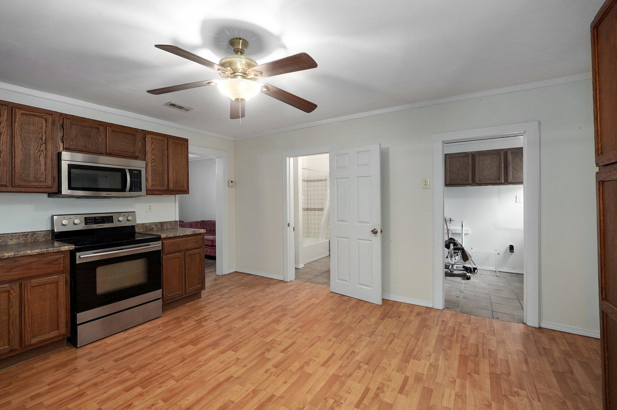 527 East South Street Property Photo 3