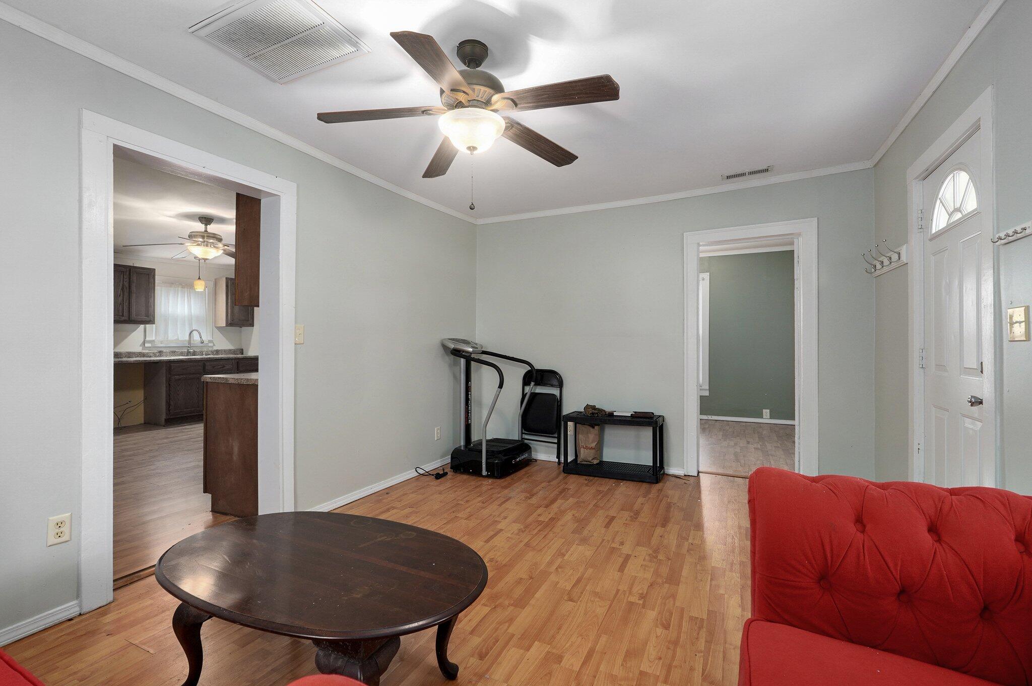 527 East South Street Property Photo 4