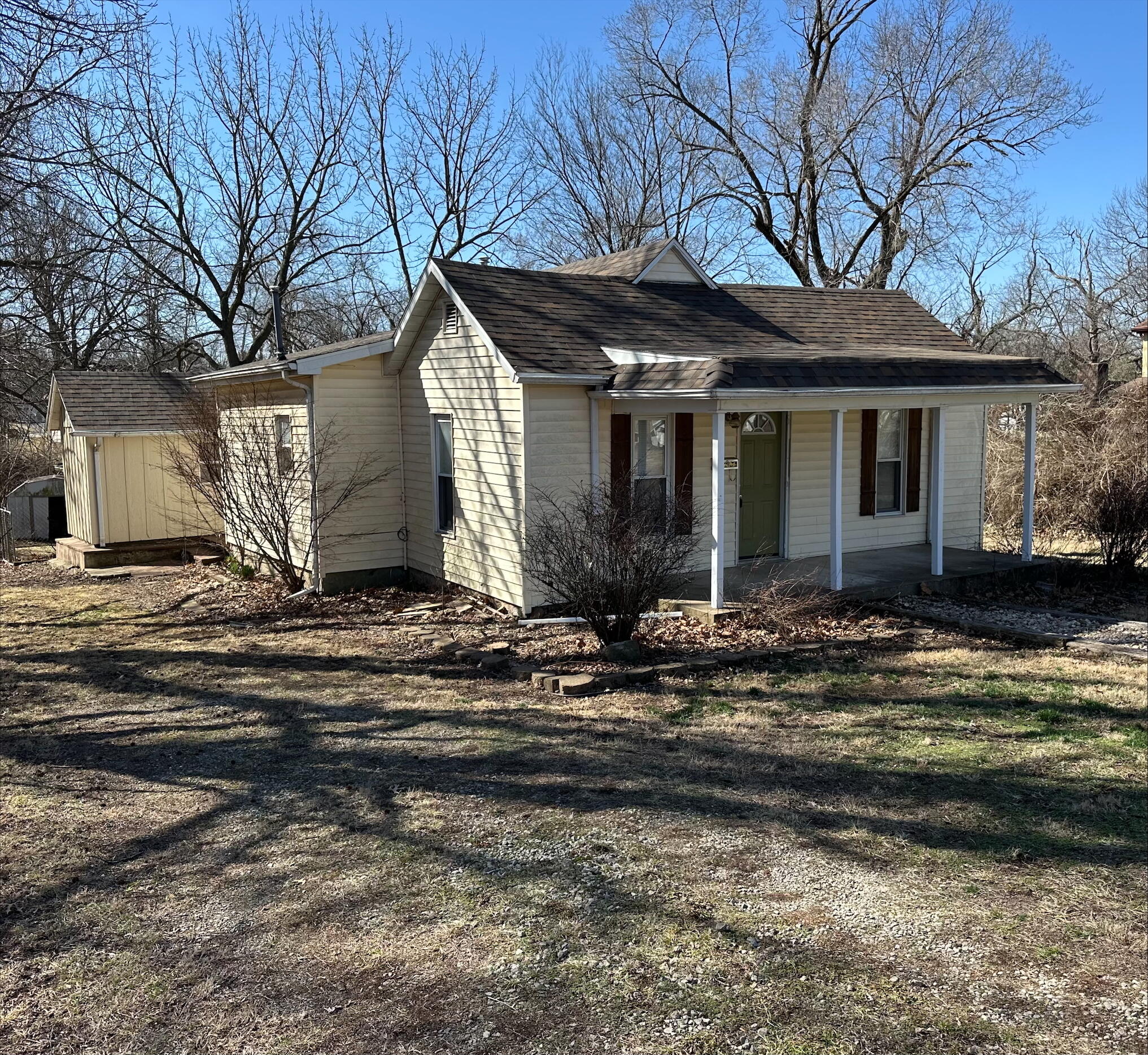 527 East South Street Property Photo 6