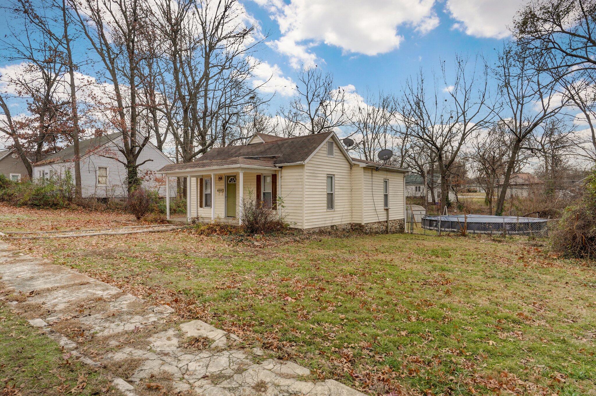 527 East South Street Property Photo 7