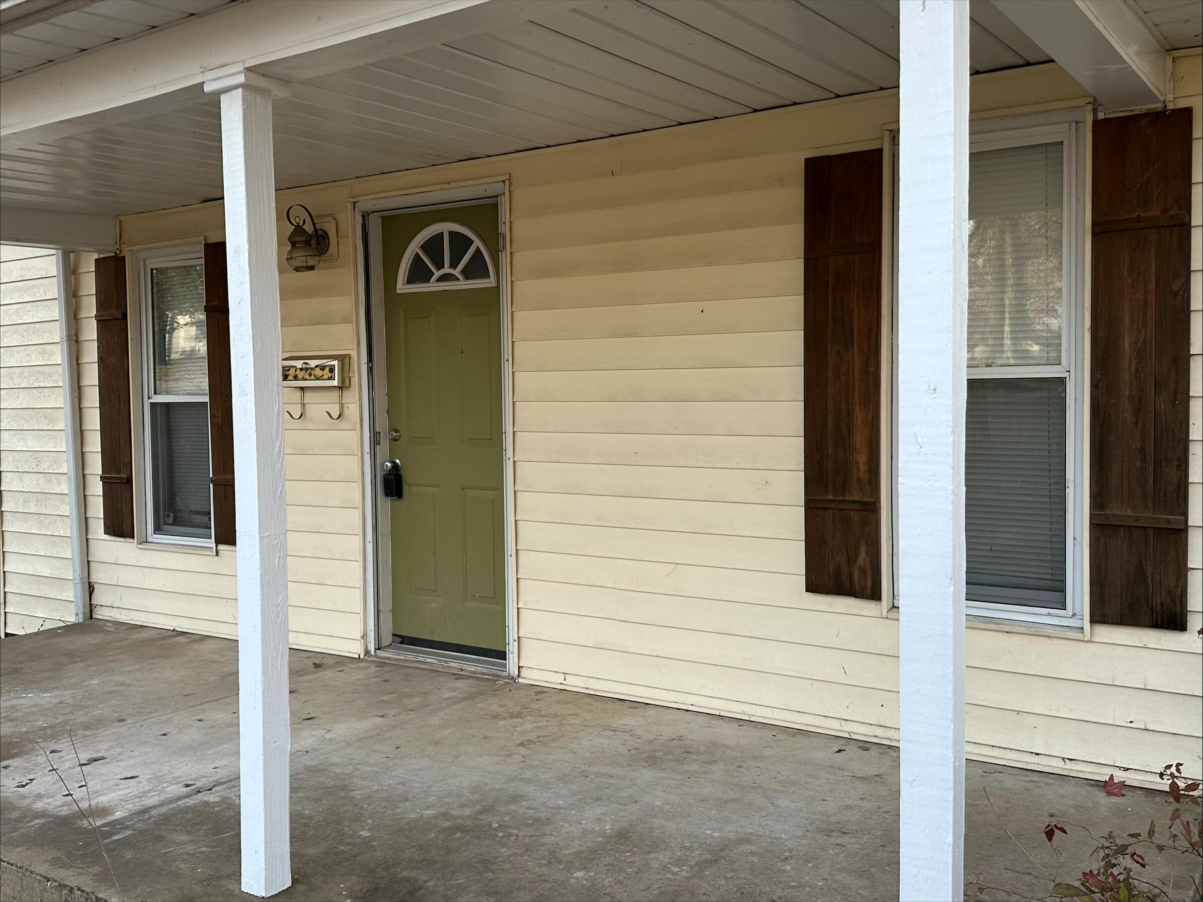 527 East South Street Property Photo 8