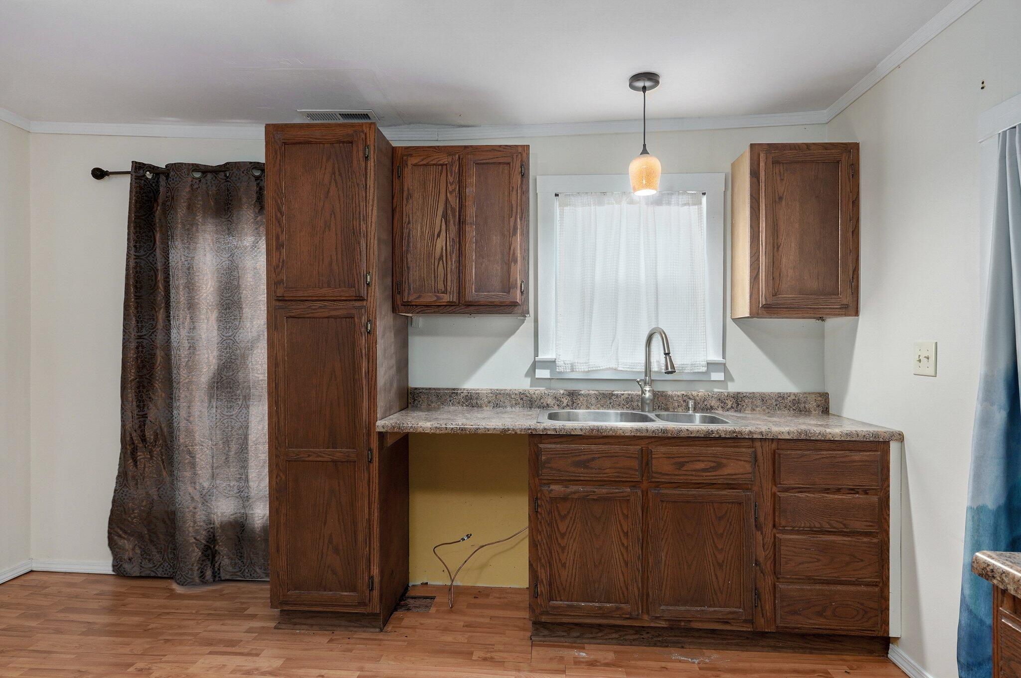 527 East South Street Property Photo 14