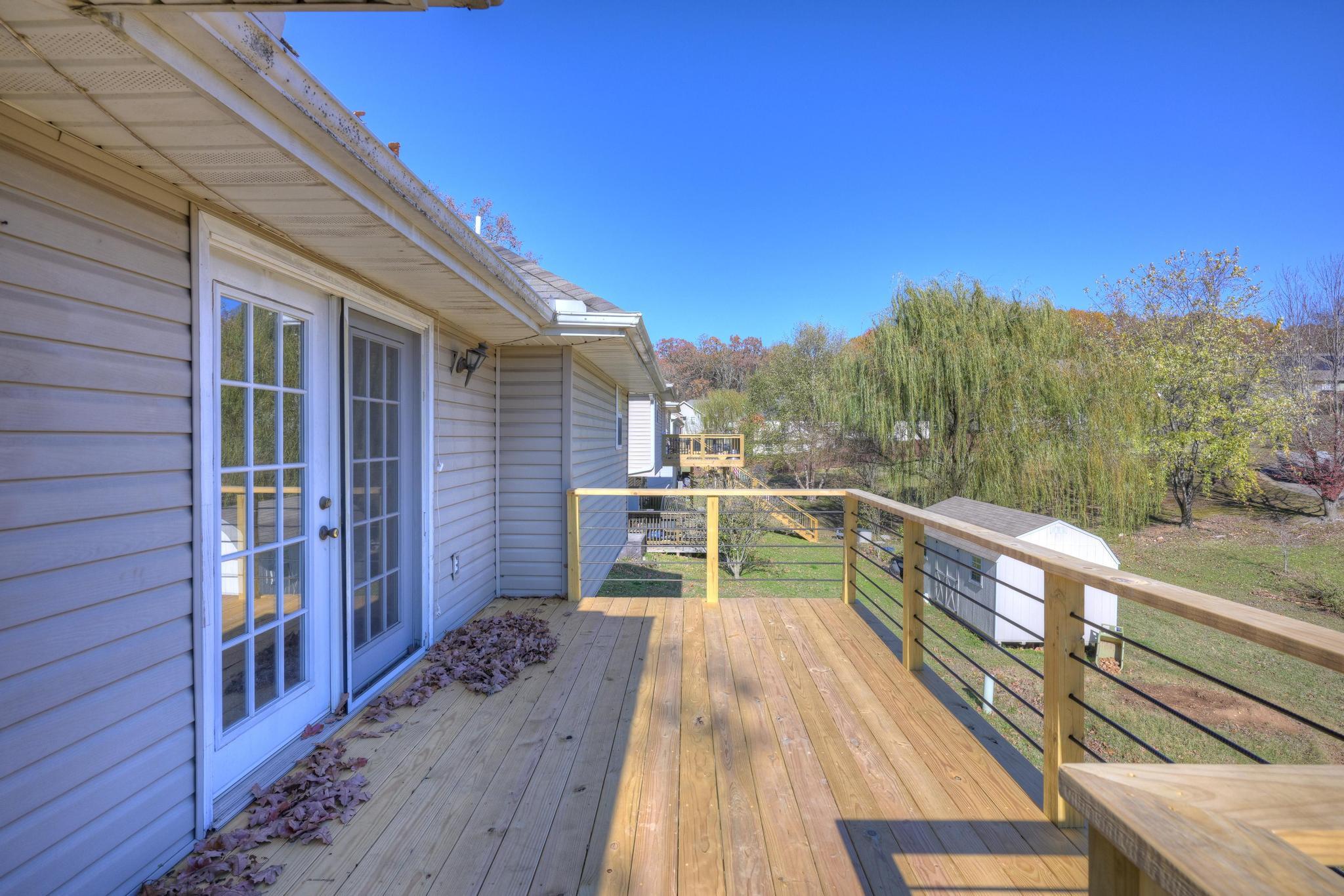 409 Ravenwood Circle Property Photo 4