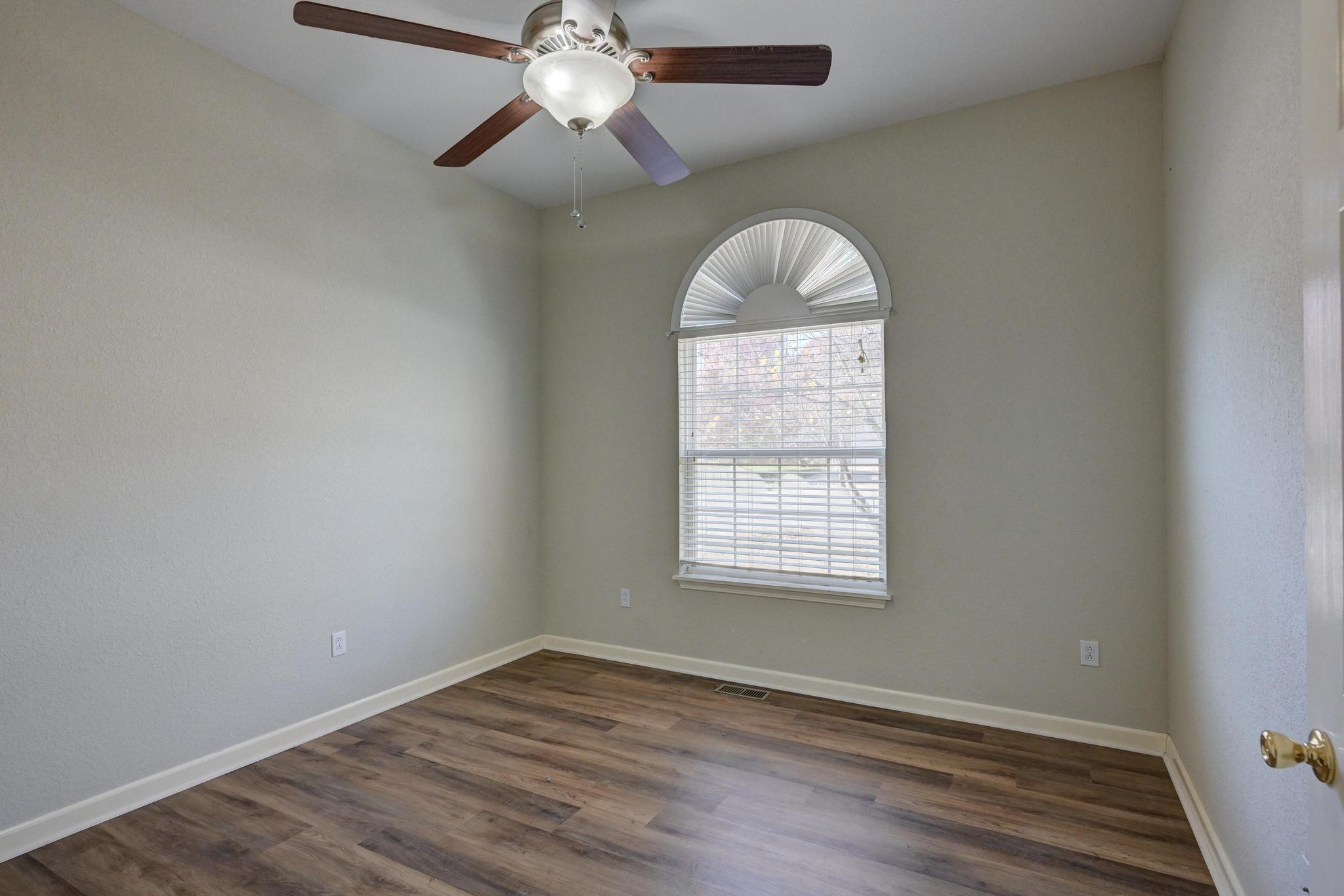409 Ravenwood Circle Property Photo 24