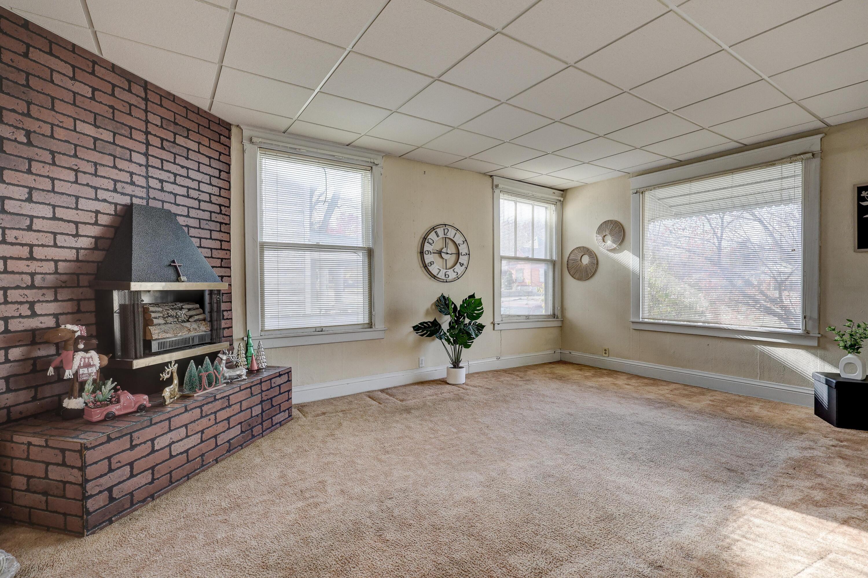 707 South Sergeant Avenue Property Photo 4