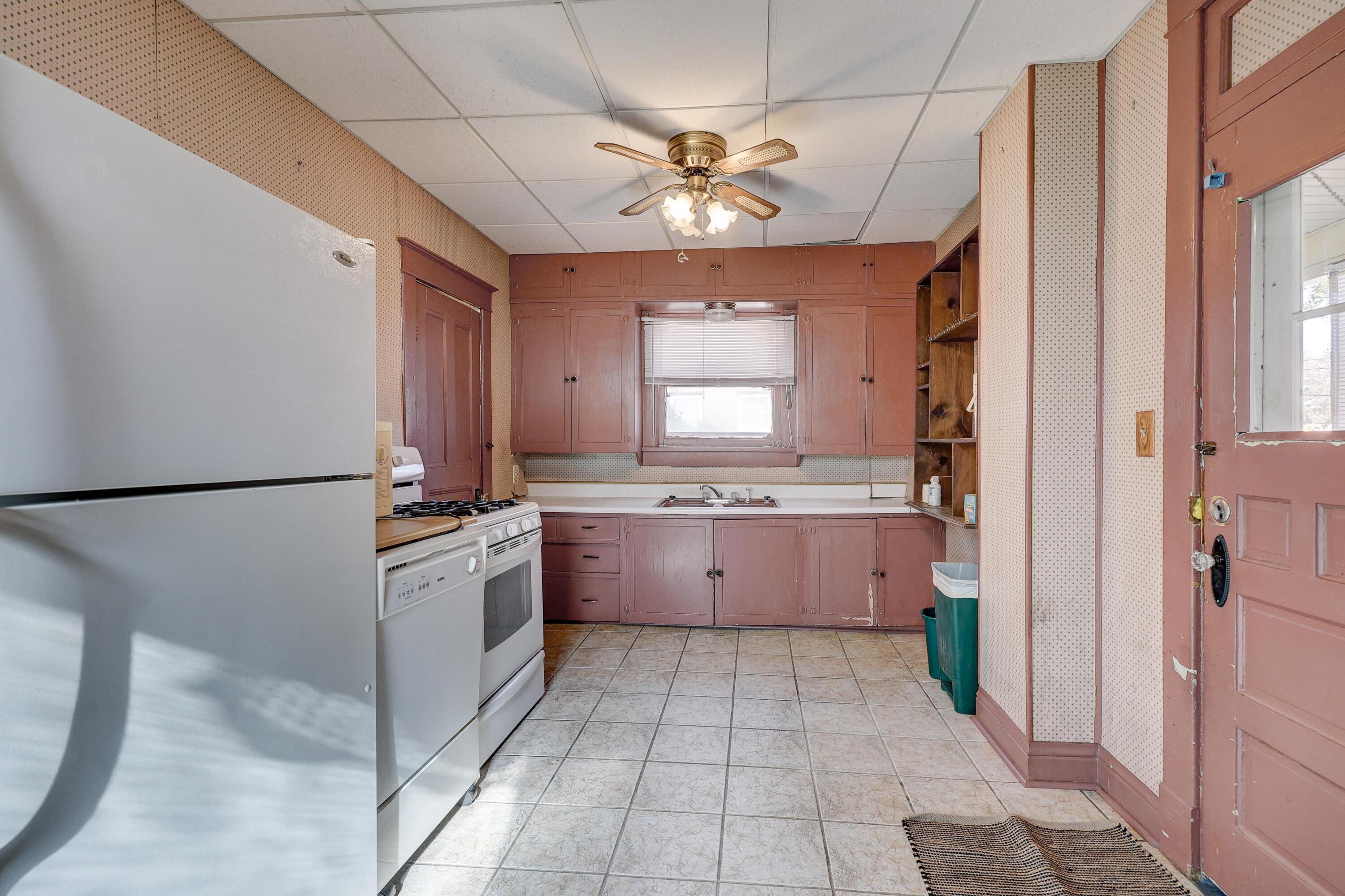 707 South Sergeant Avenue Property Photo 11