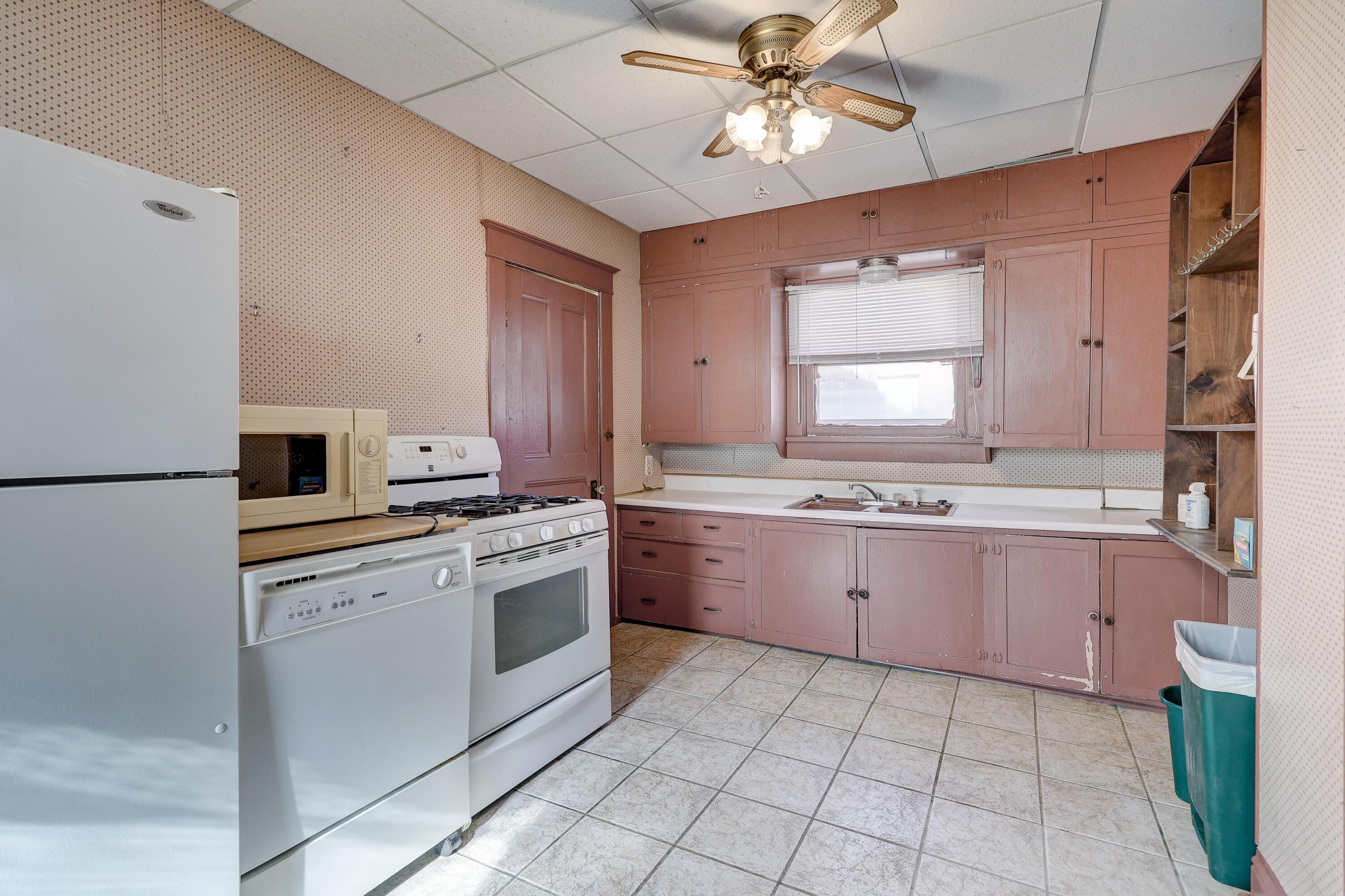 707 South Sergeant Avenue Property Photo 12