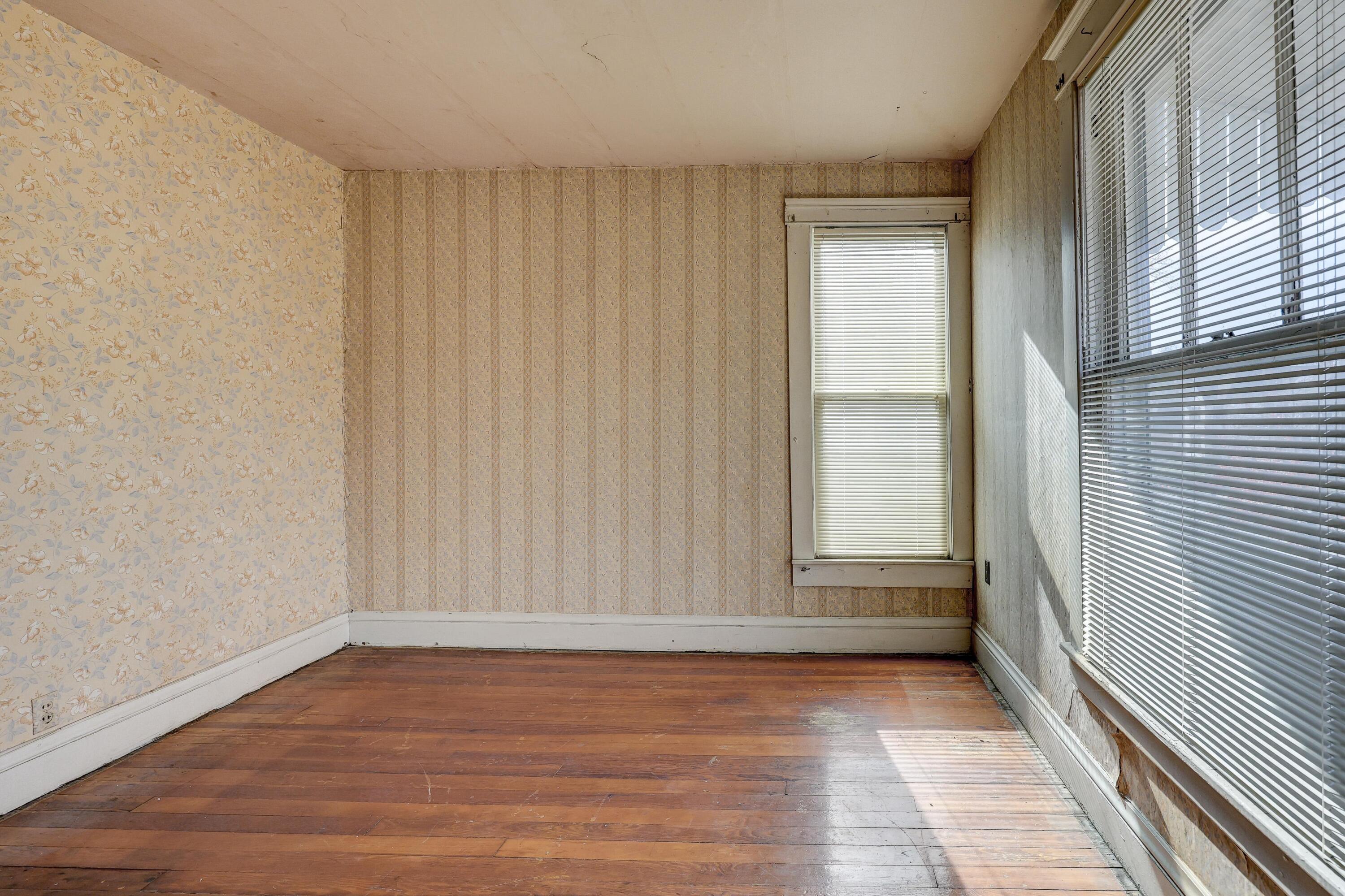 707 South Sergeant Avenue Property Photo 23