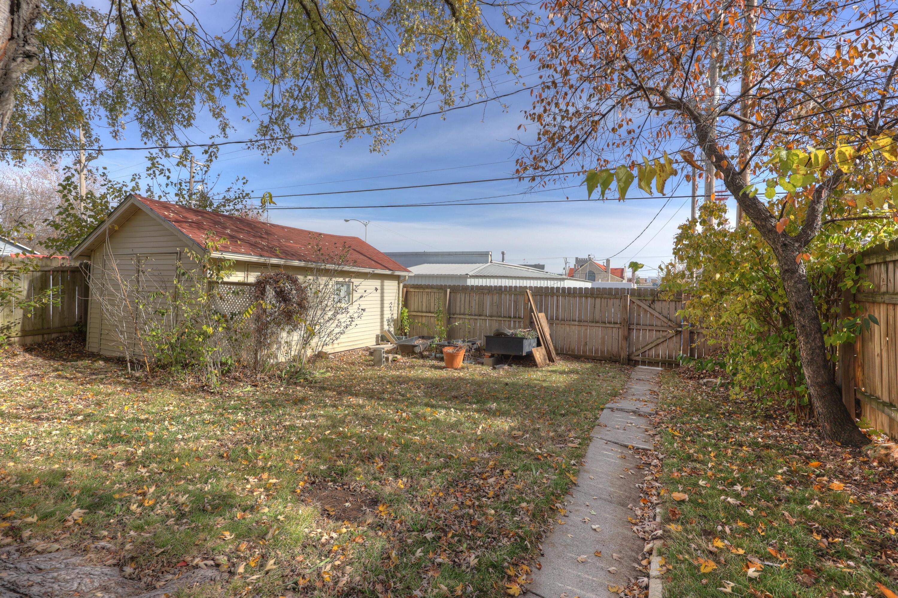 707 South Sergeant Avenue Property Photo 27