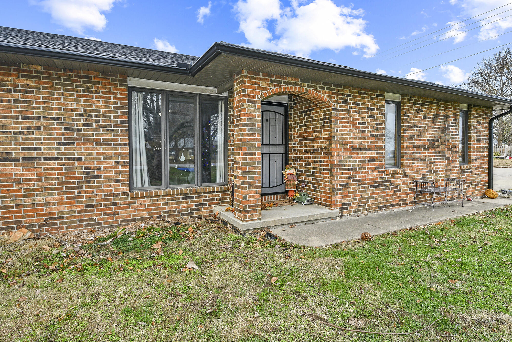 2206 West South Street Property Photo 1