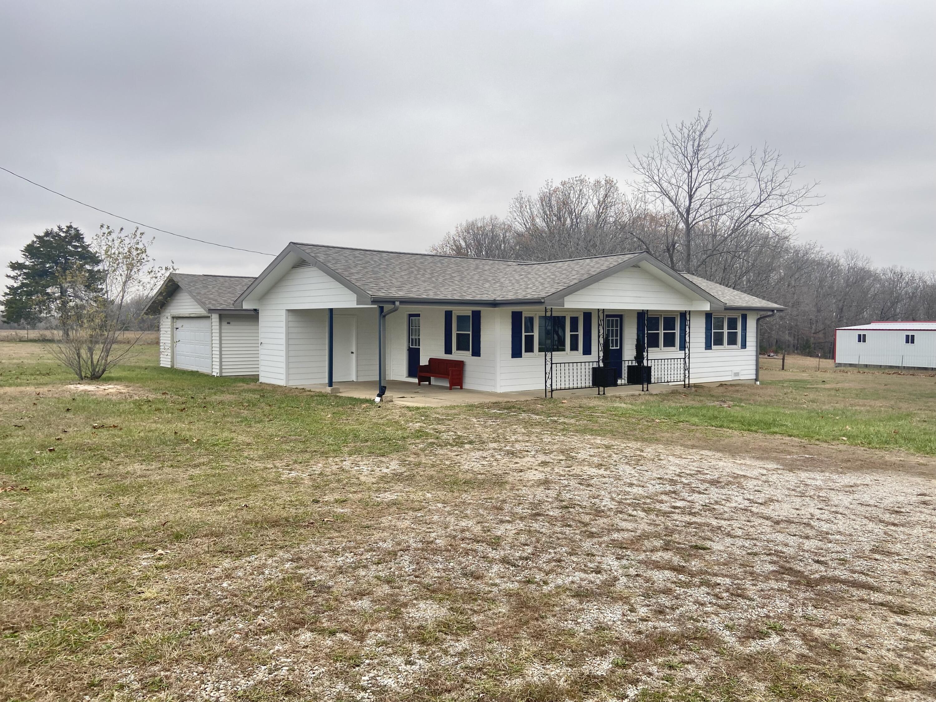 279 West Highway B Property Photo 2