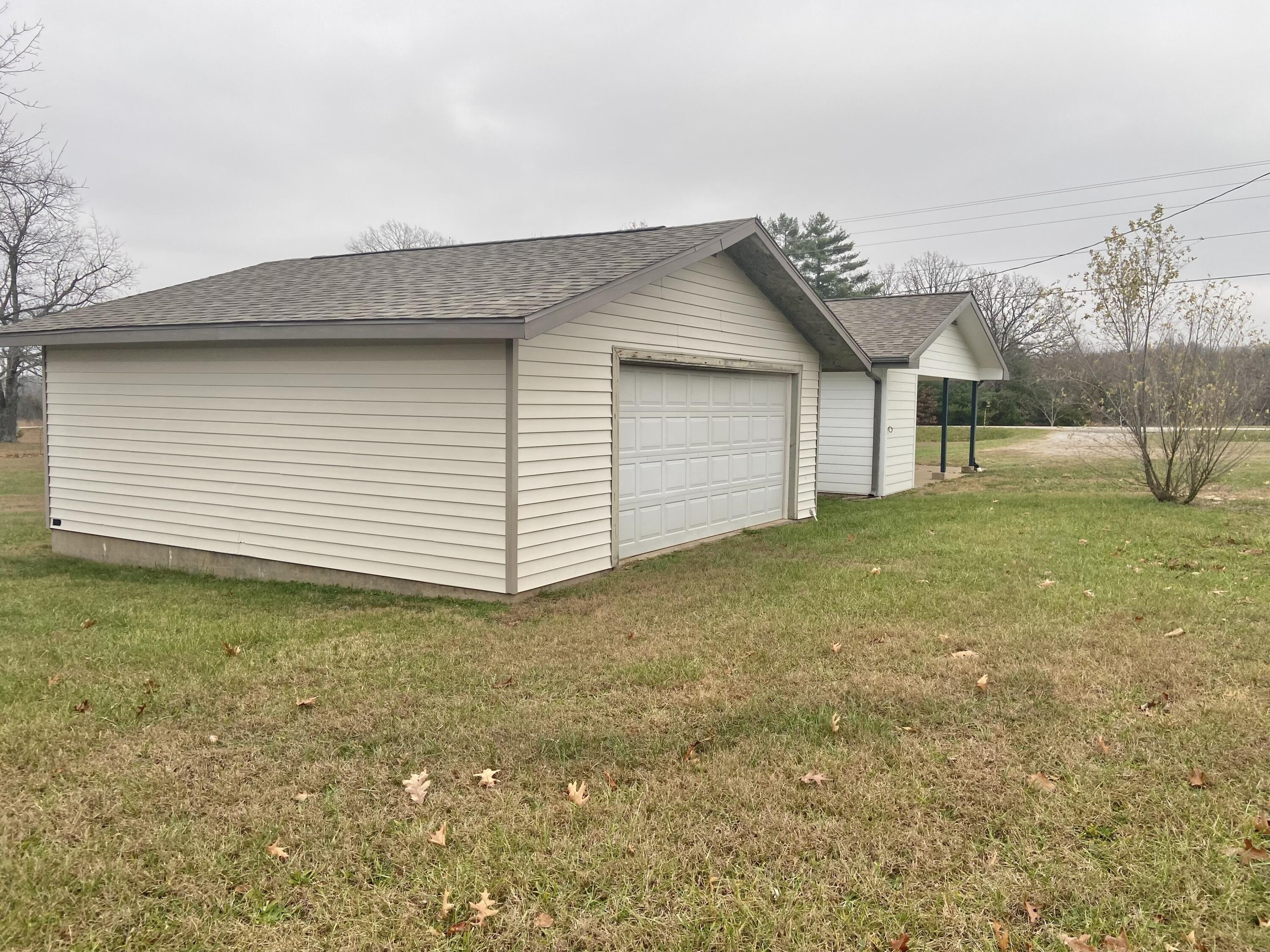 279 West Highway B Property Photo 3
