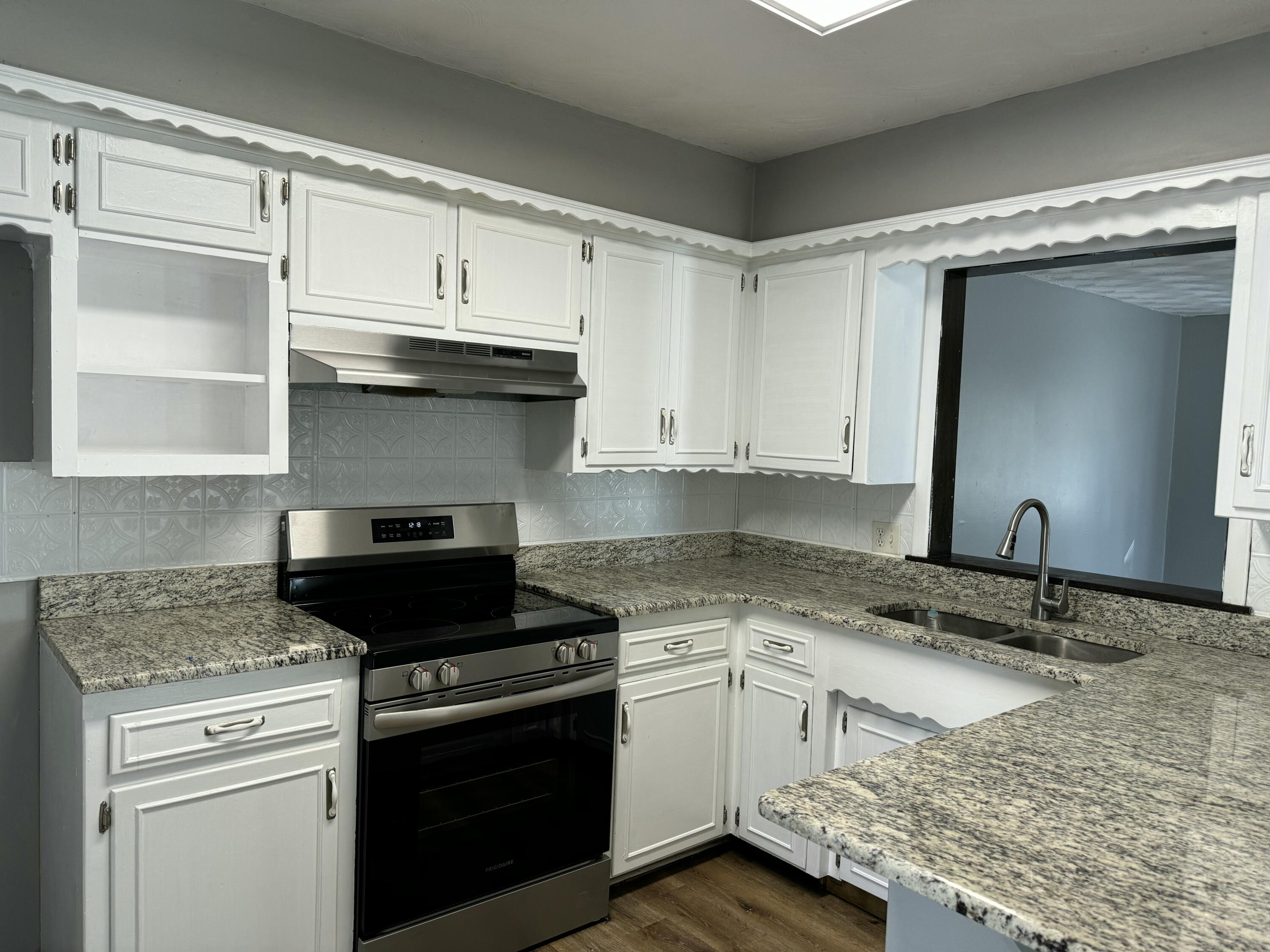 2456 North Clayton Avenue Property Photo 3