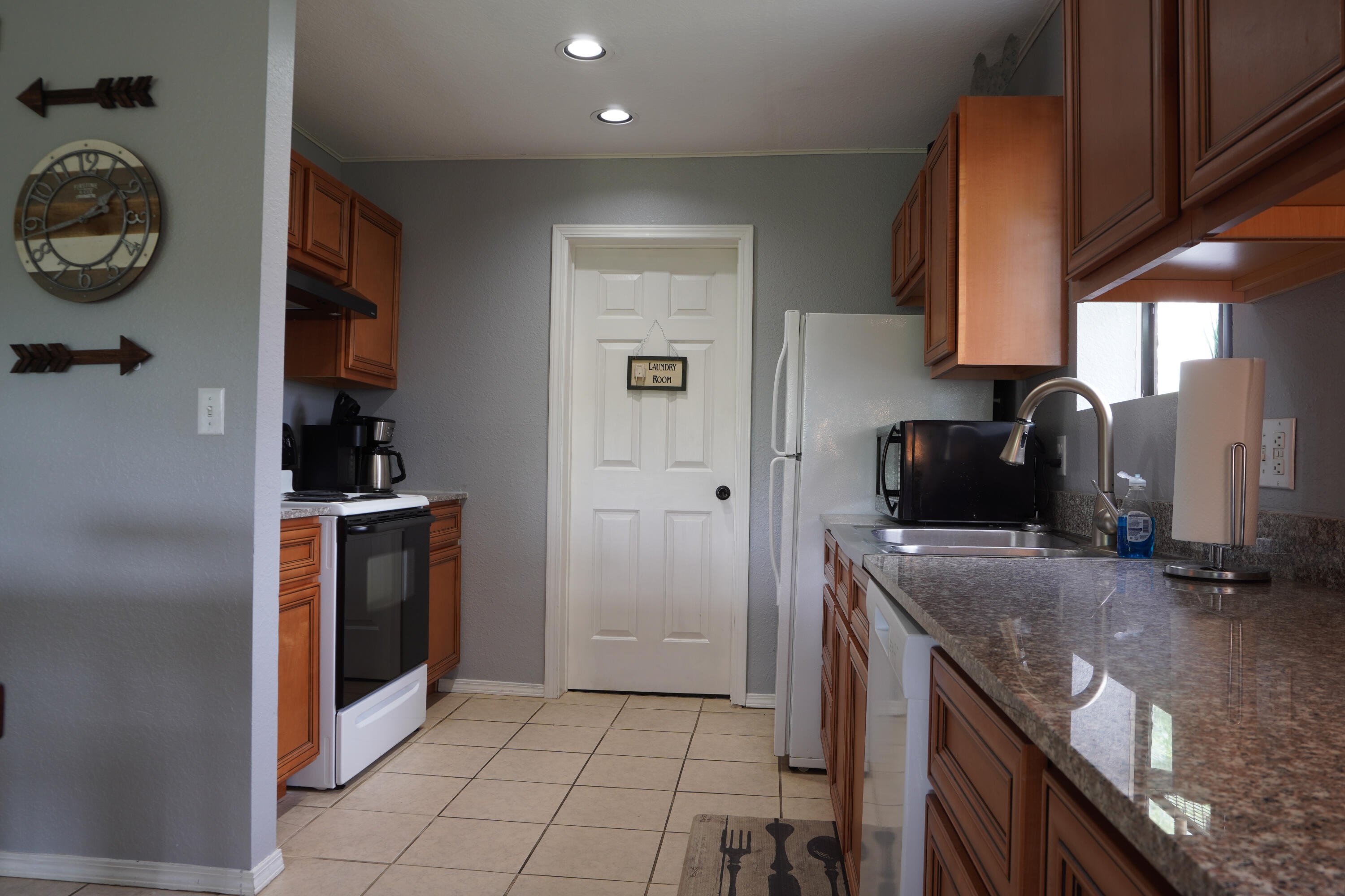 2700 Green Mountain Drive Property Photo 14