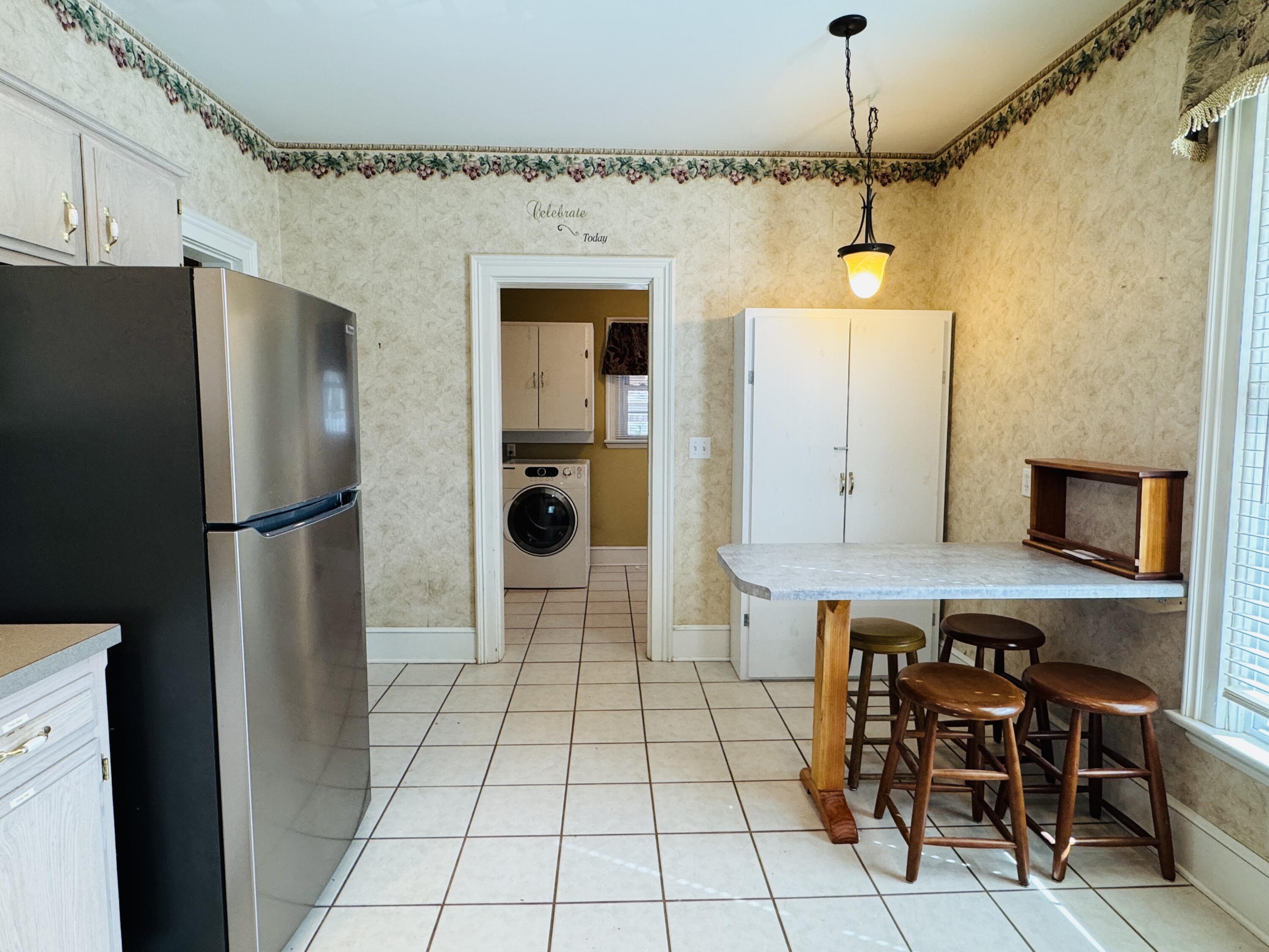 400 South East Street Property Photo 13