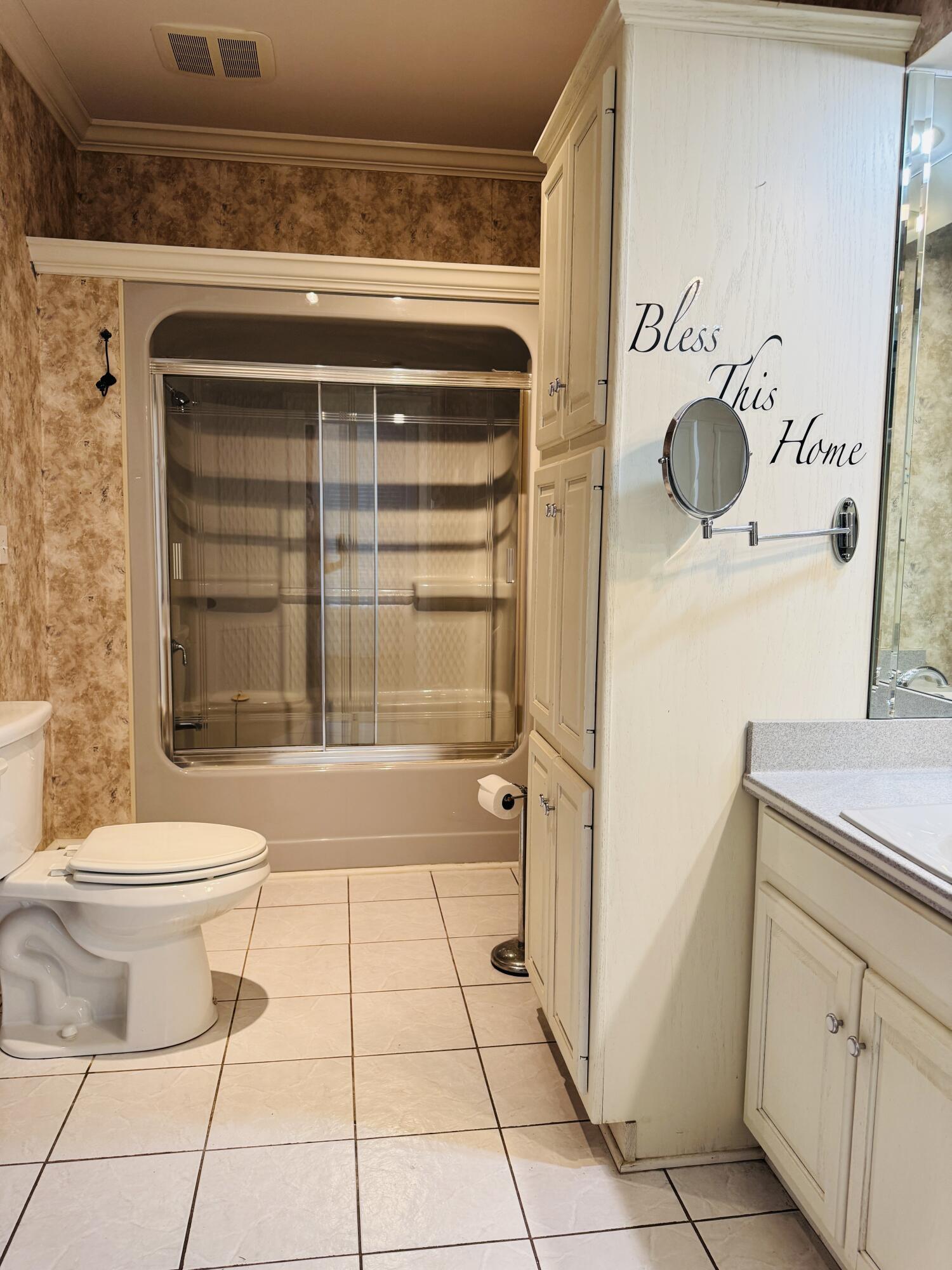 400 South East Street Property Photo 17