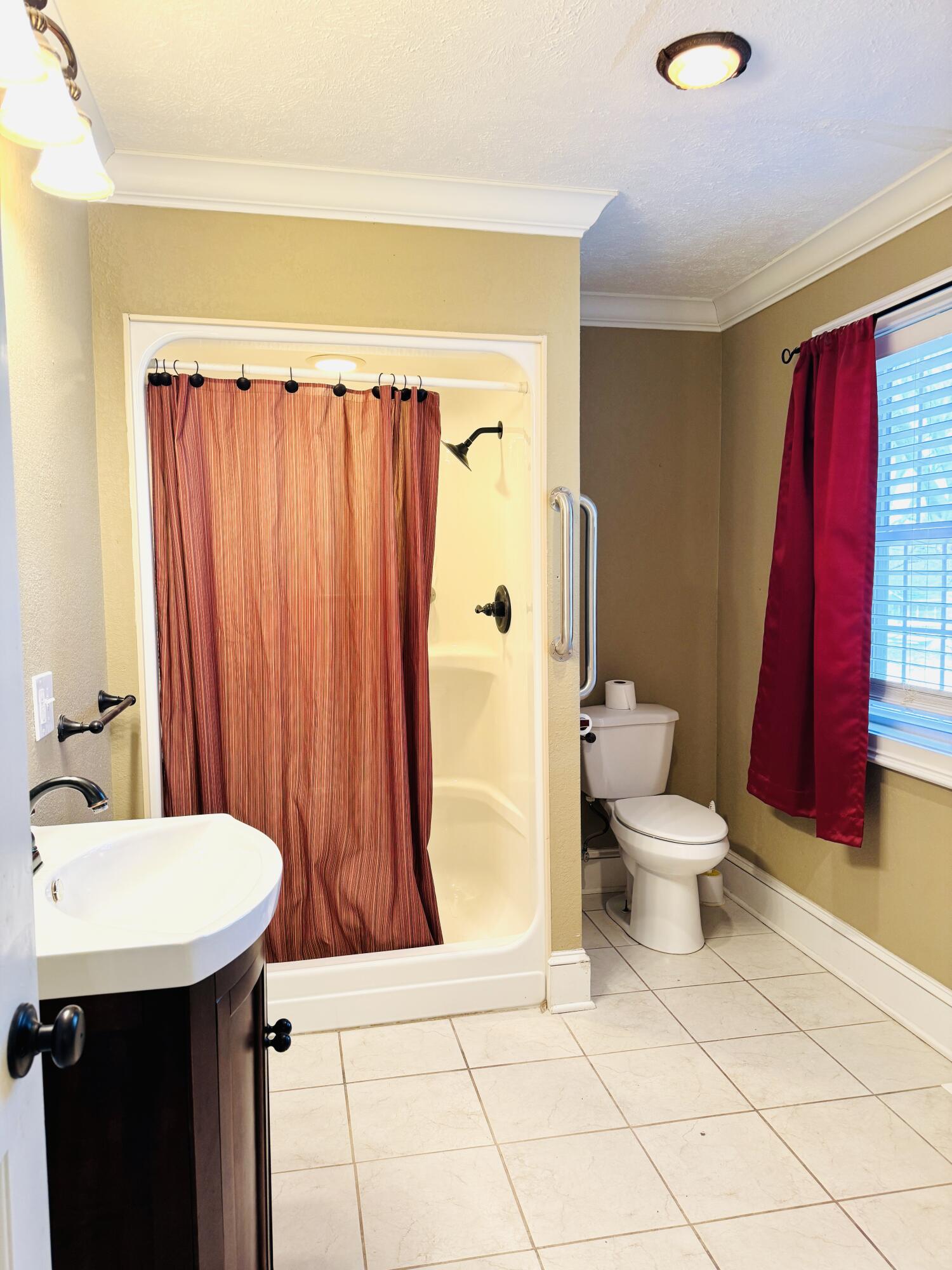 400 South East Street Property Photo 22