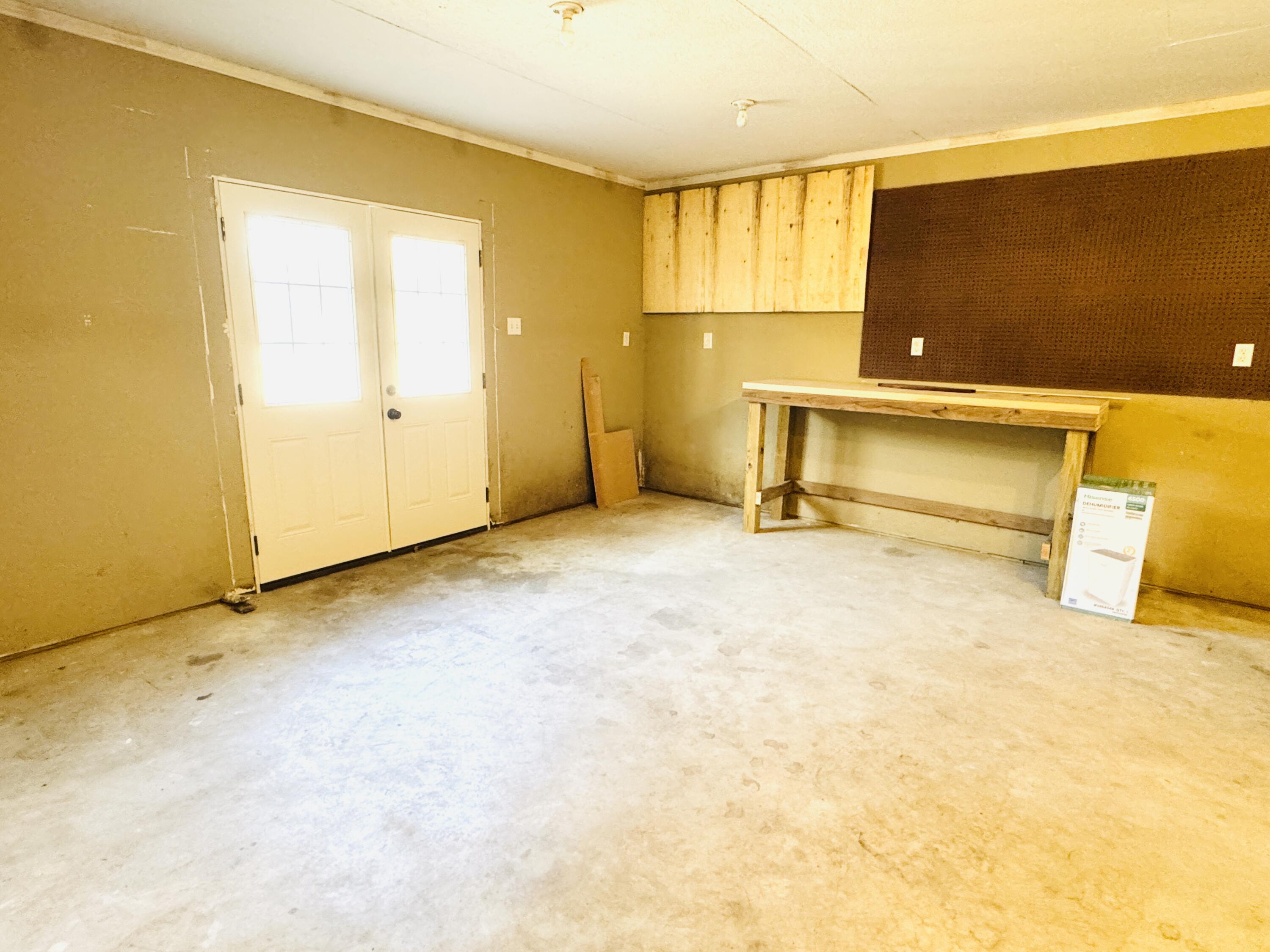 400 South East Street Property Photo 25