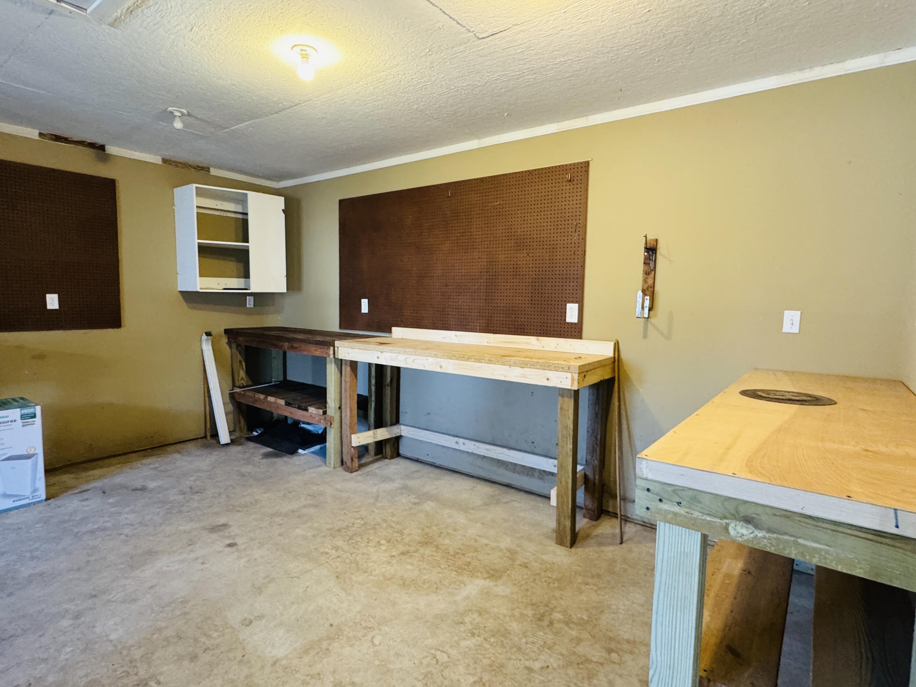 400 South East Street Property Photo 26